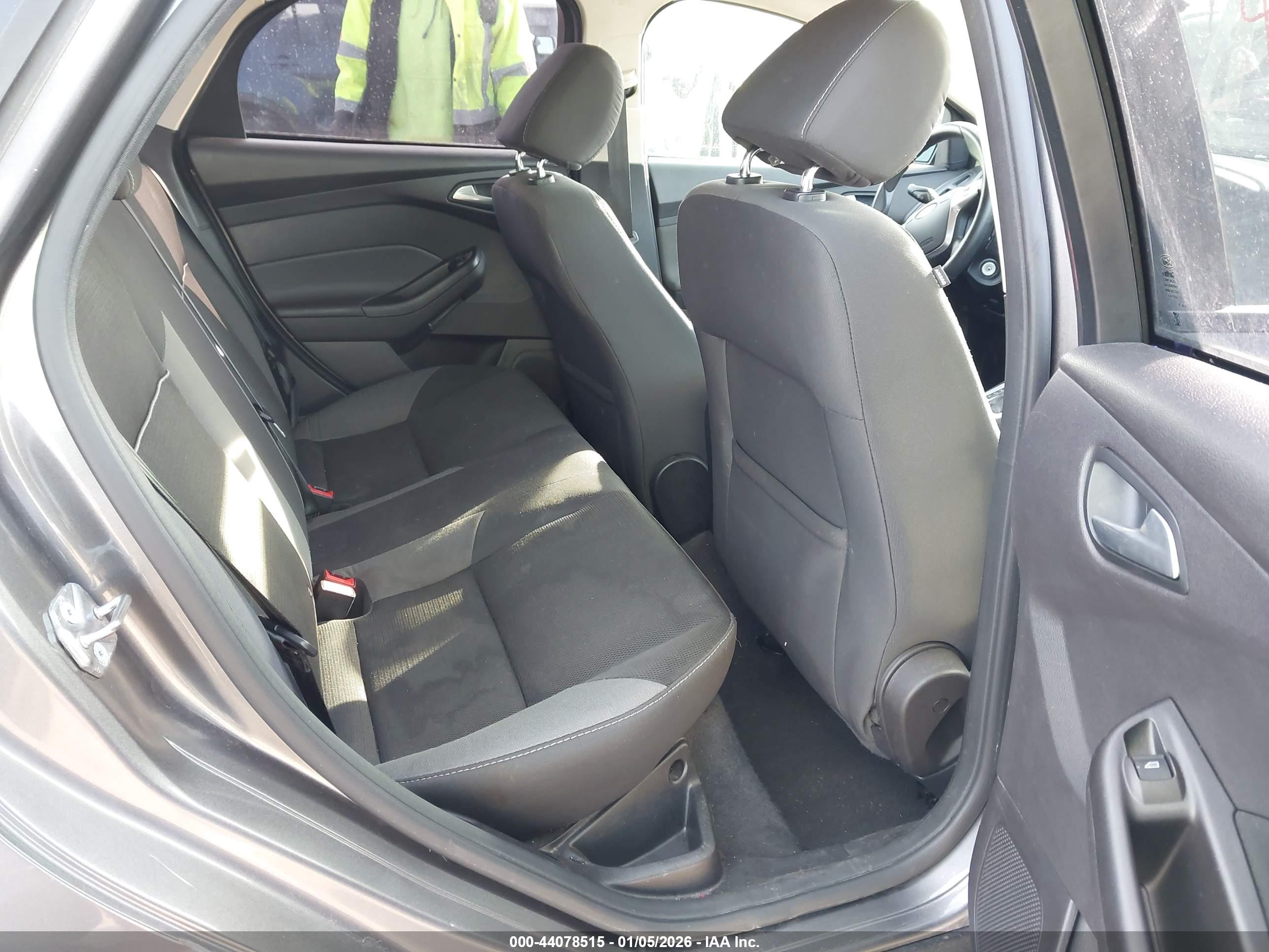 FORD FOCUS image 8