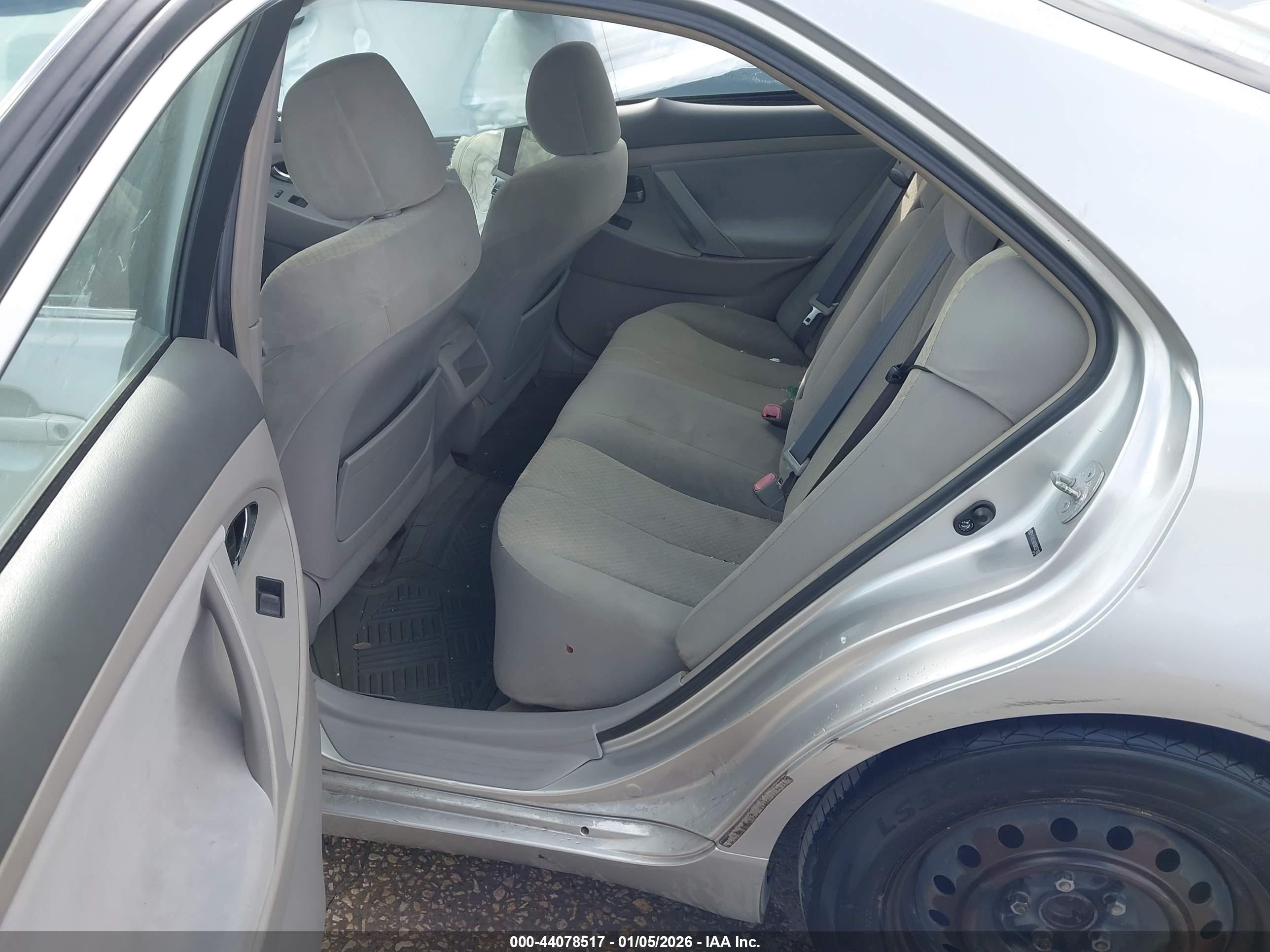 TOYOTA CAMRY image 8