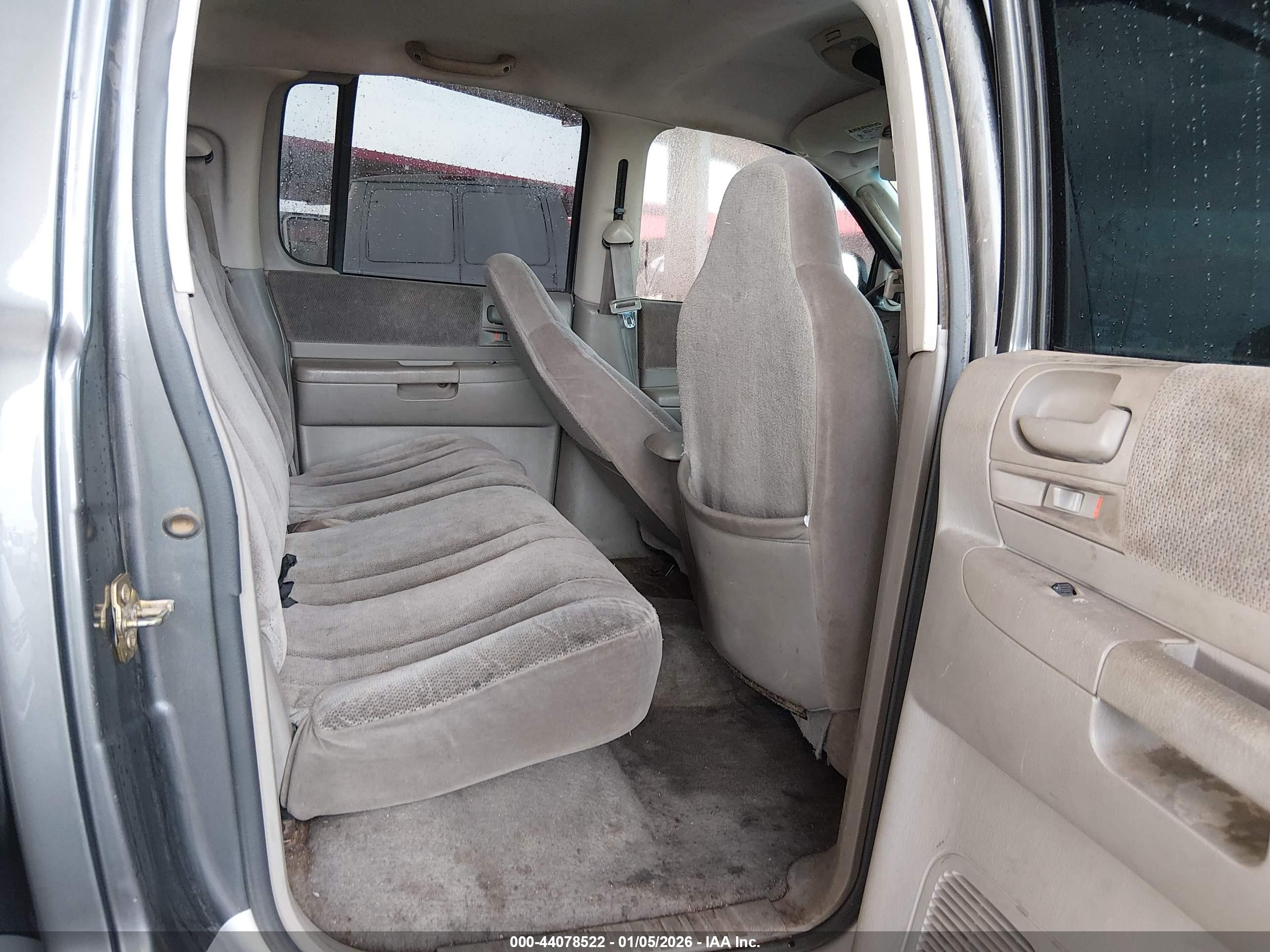 DODGE DAKOTA image 8