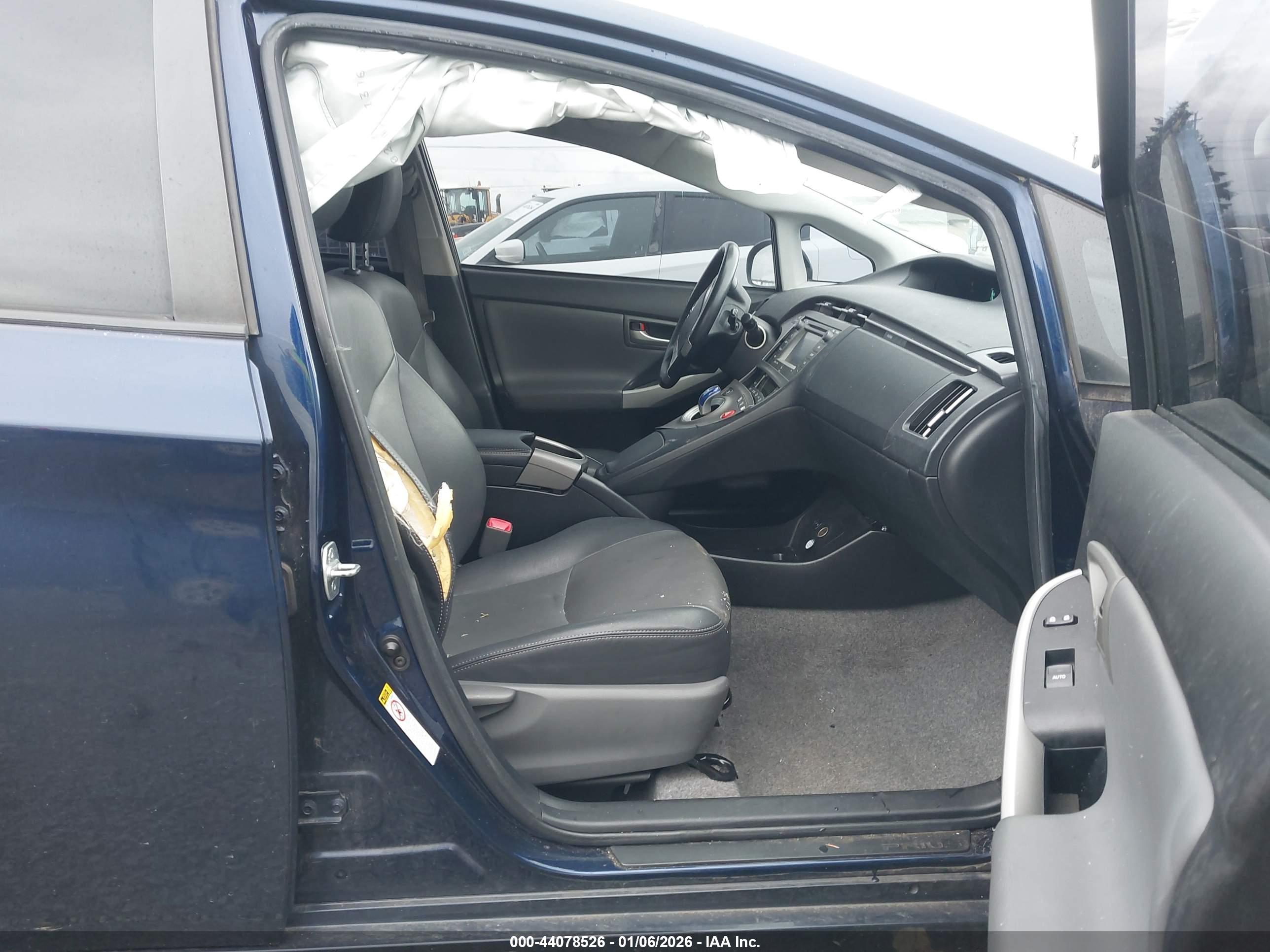 TOYOTA PRIUS image 5