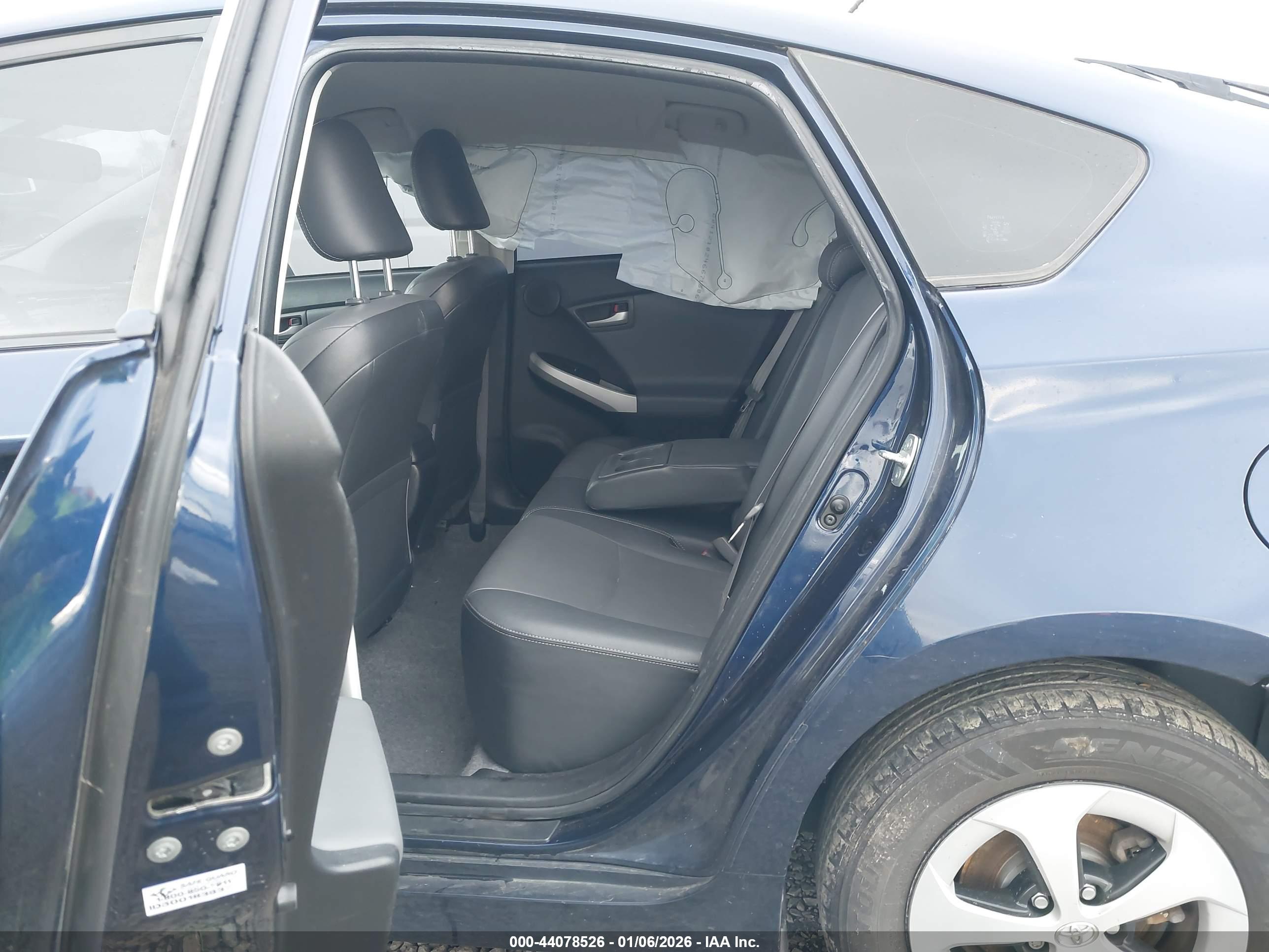 TOYOTA PRIUS image 8