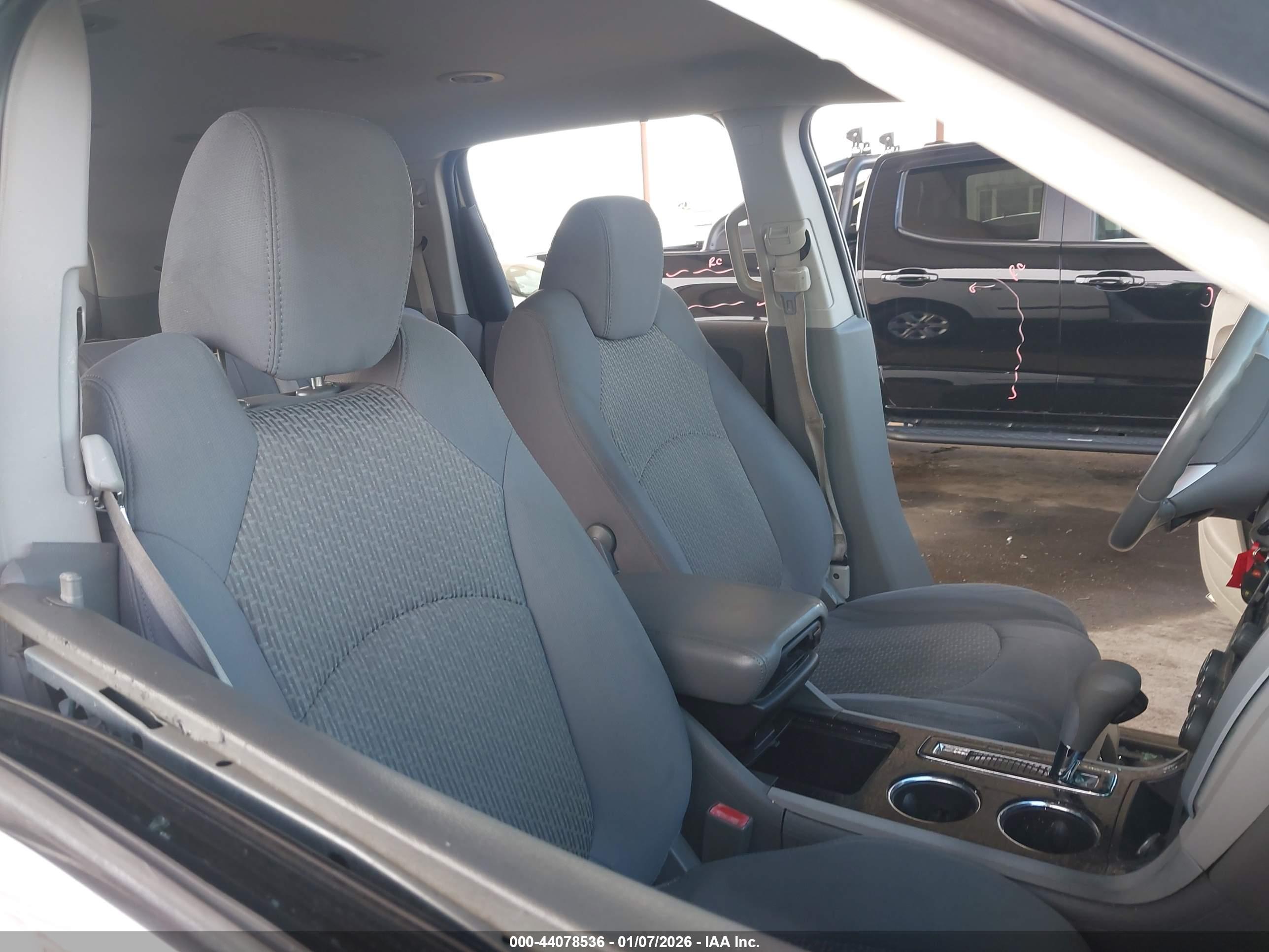 CHEVROLET TRAVERSE image 5