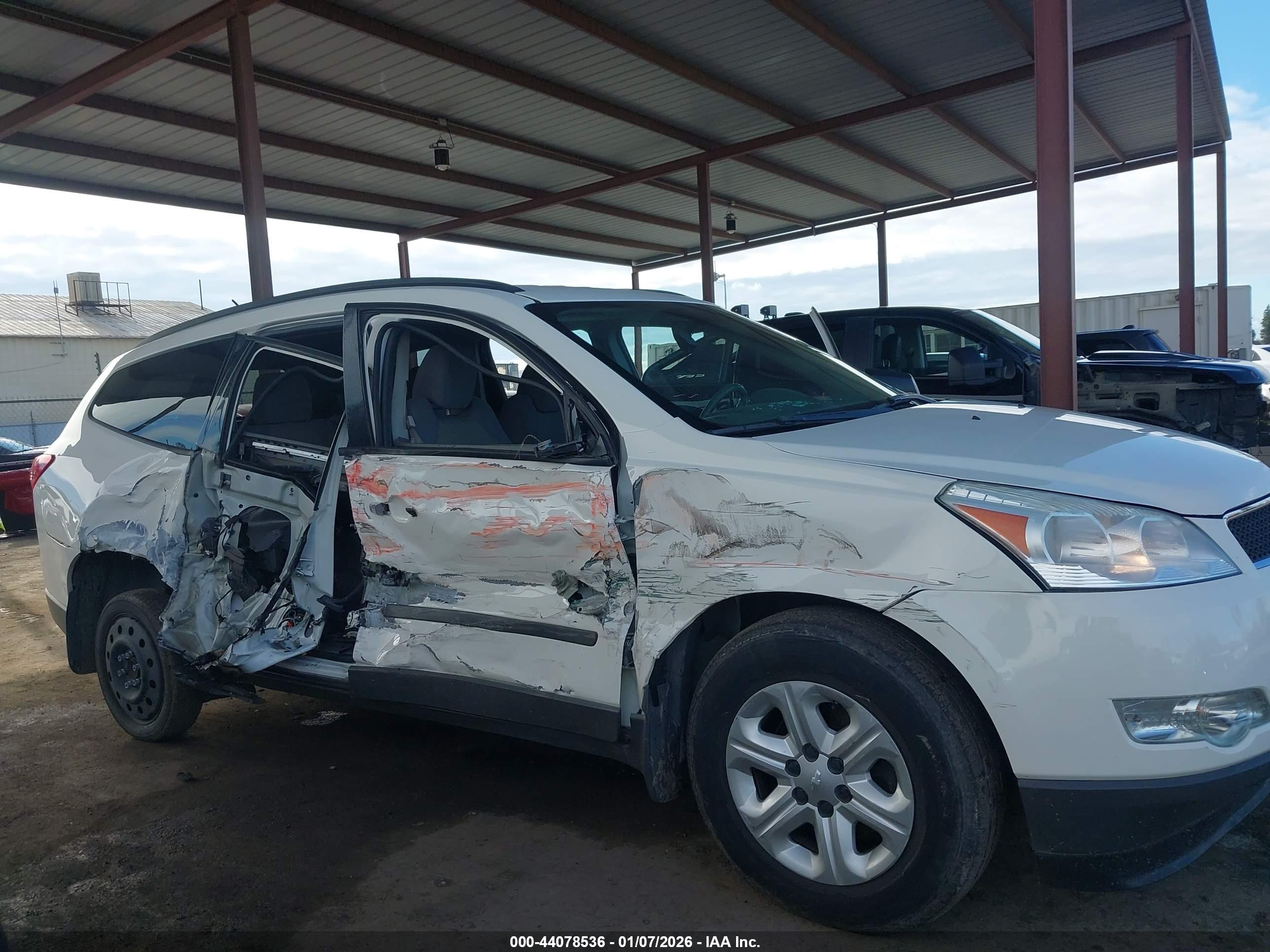 CHEVROLET TRAVERSE image 6