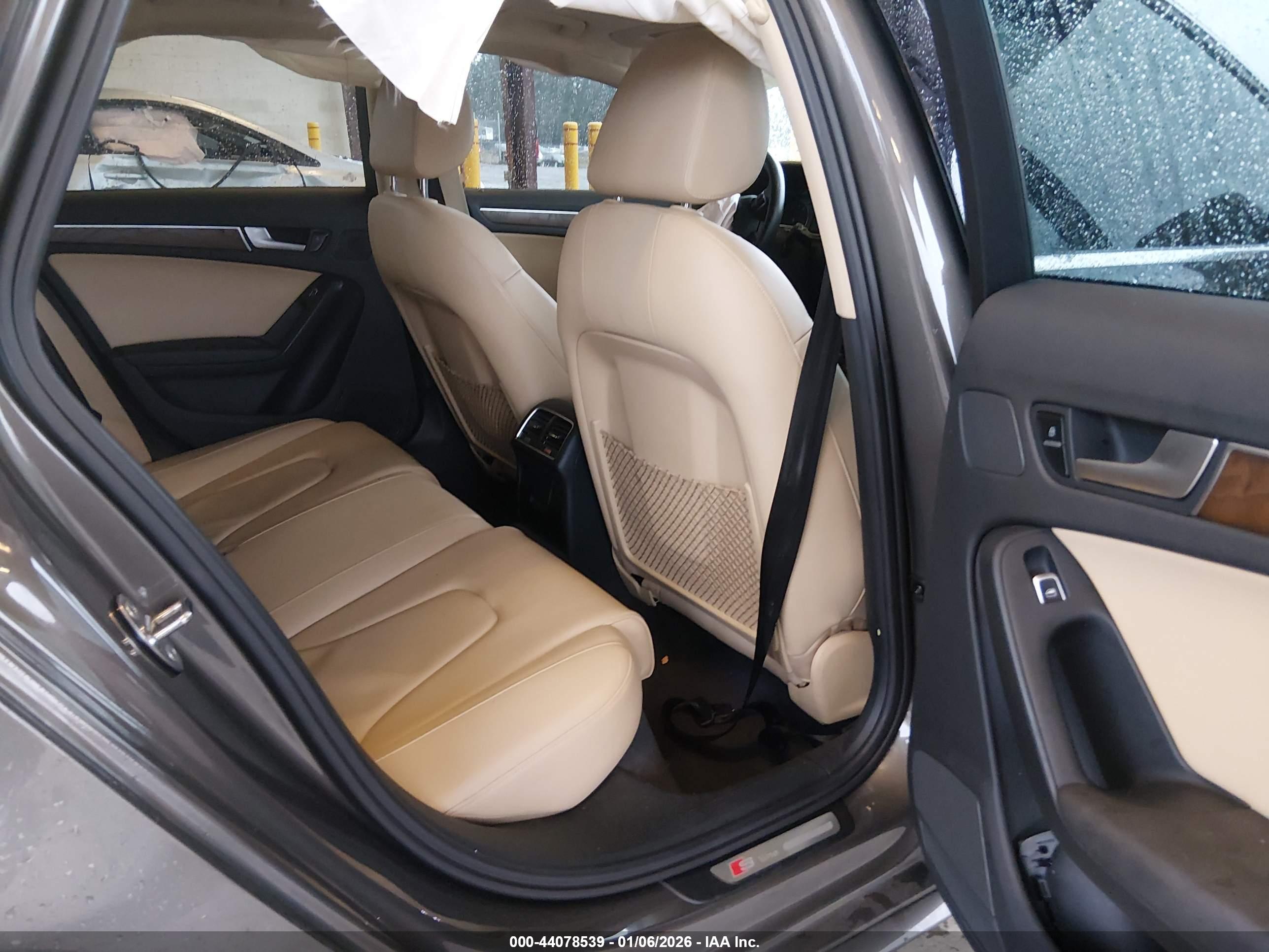 AUDI A4 image 8