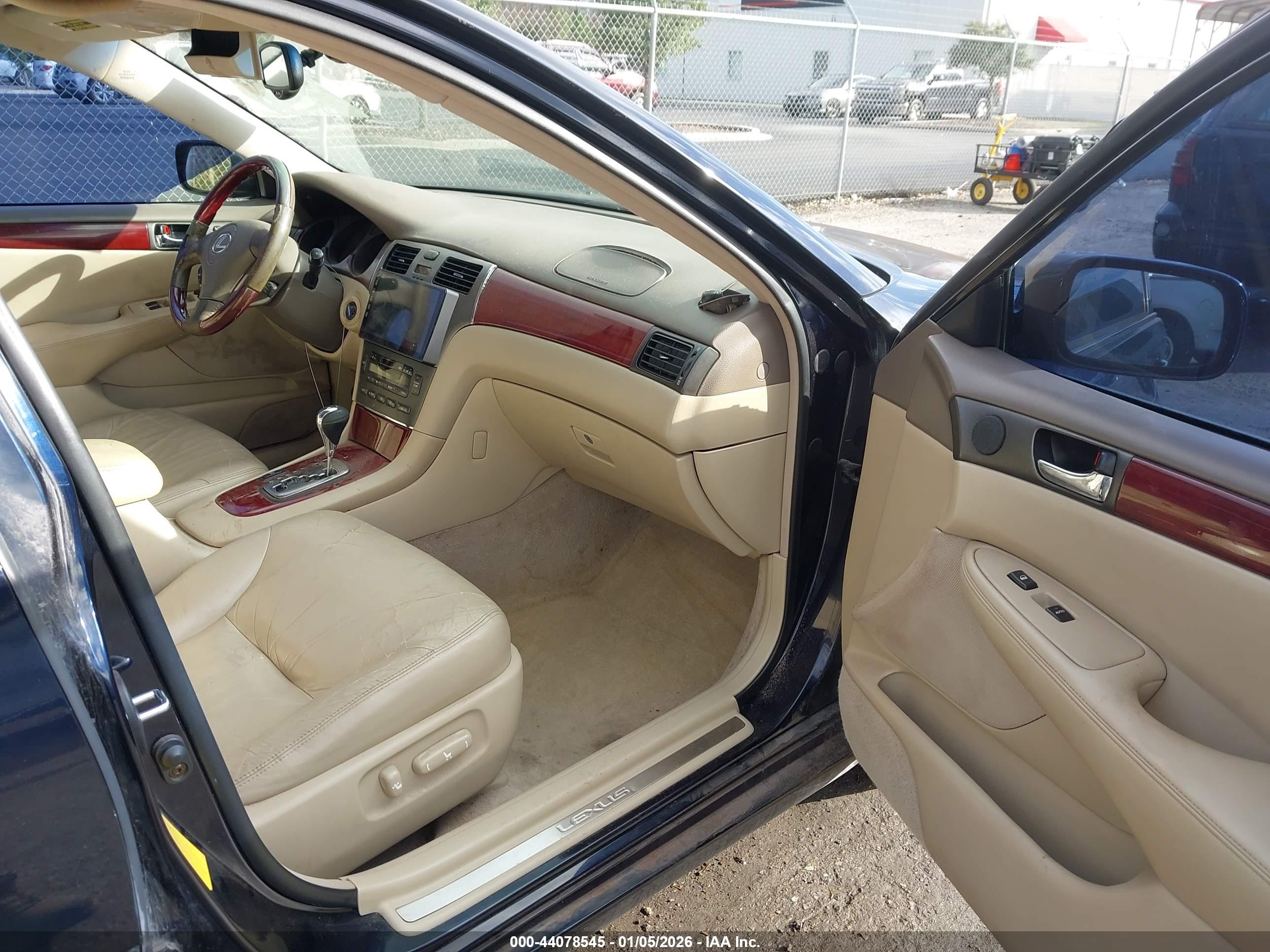 LEXUS ES image 5