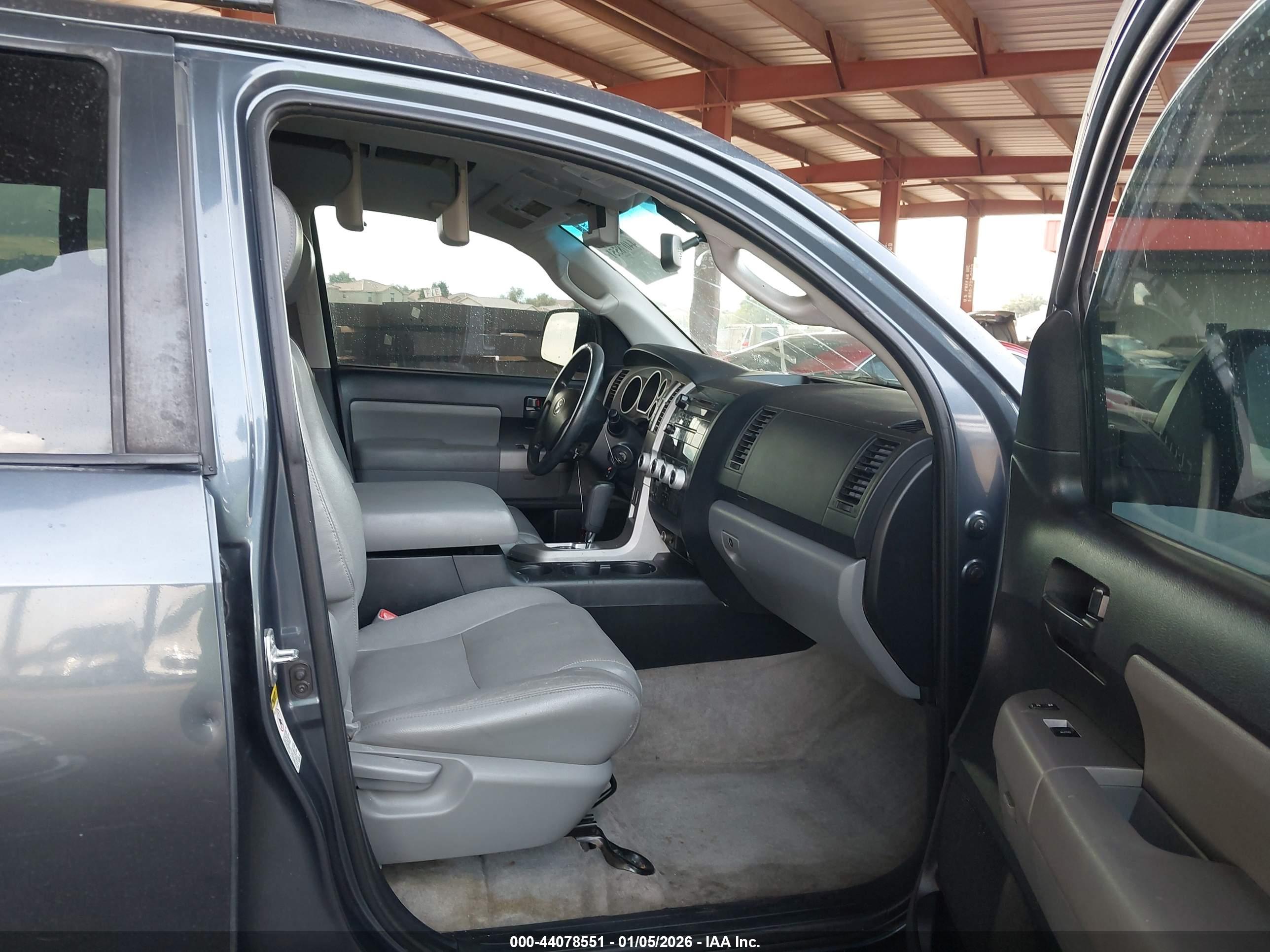 TOYOTA SEQUOIA image 5