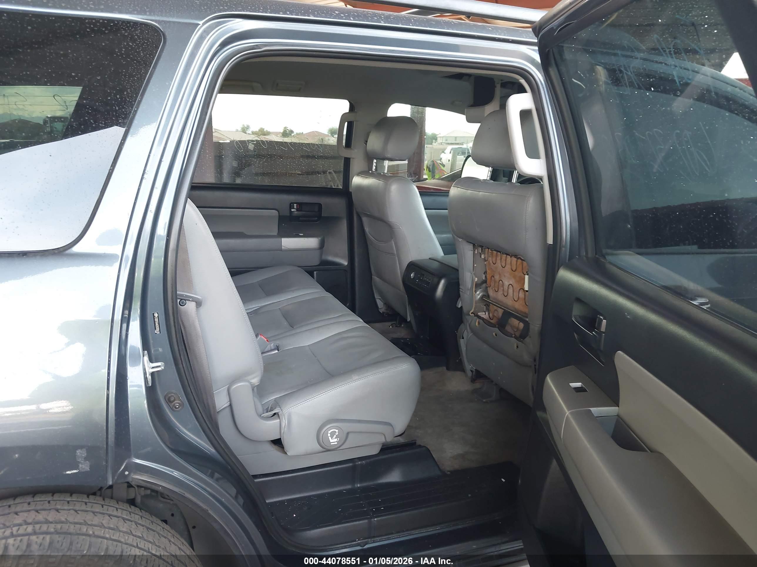 TOYOTA SEQUOIA image 8