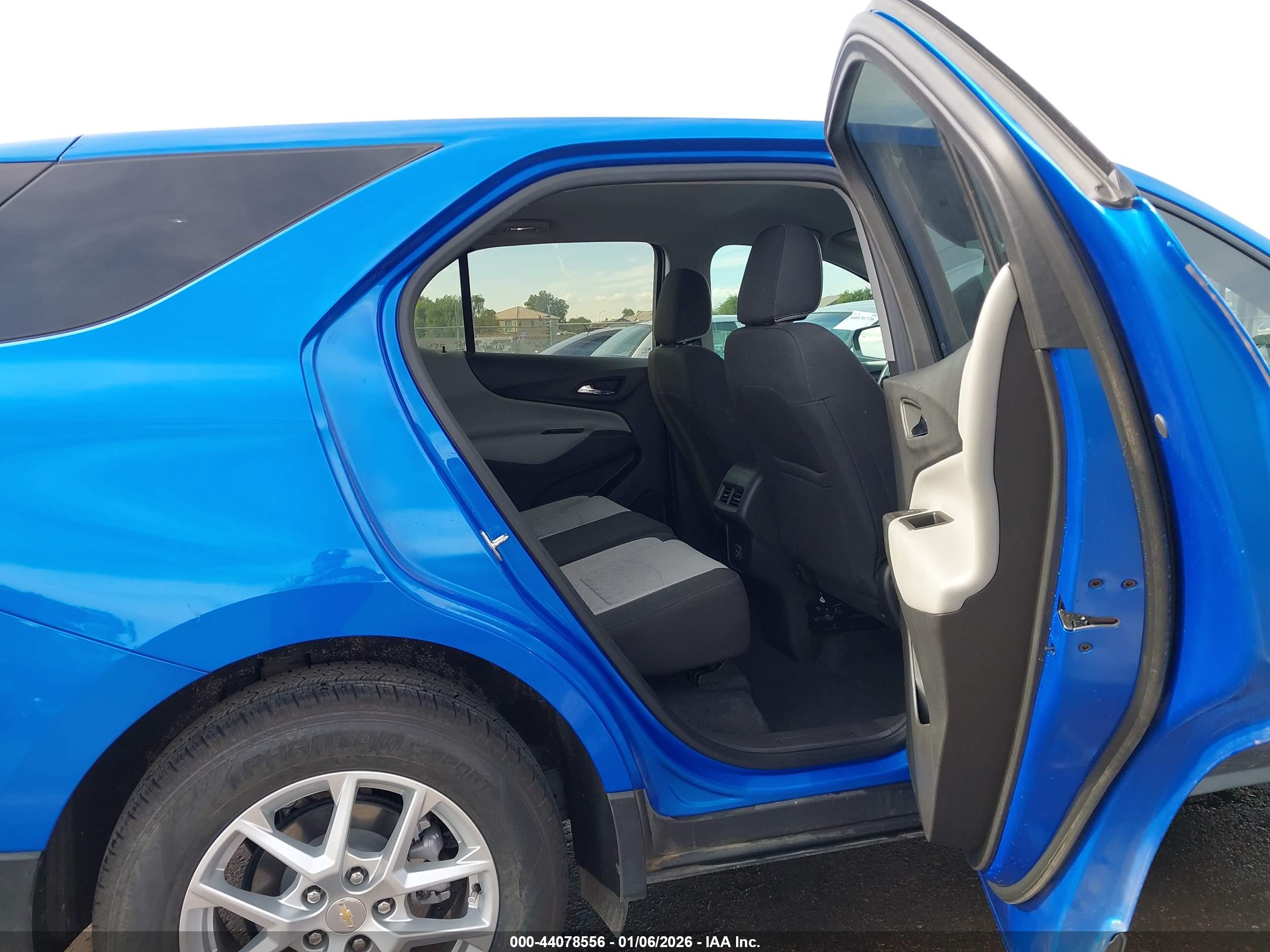 CHEVROLET EQUINOX image 8