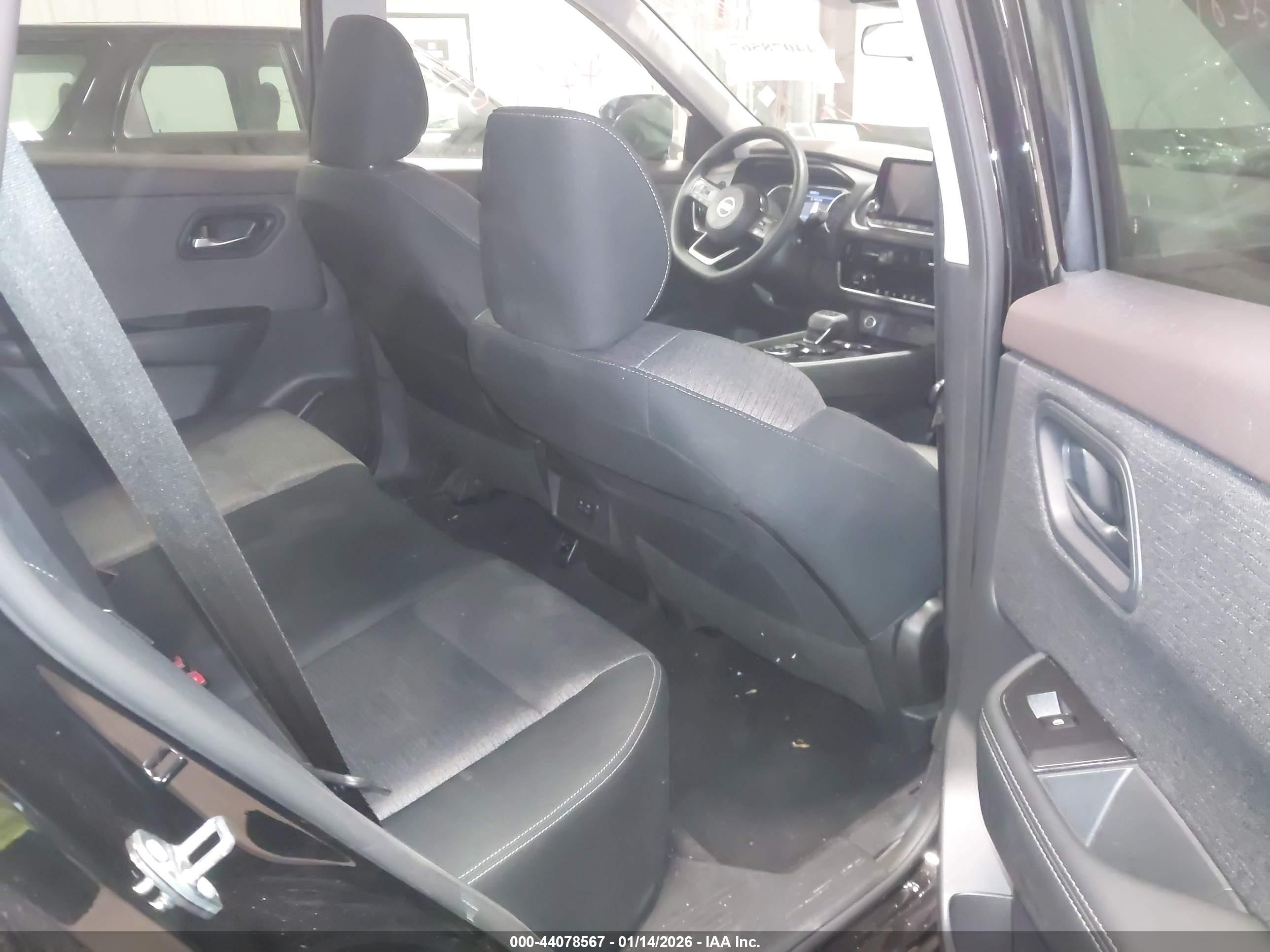 NISSAN ROGUE image 8
