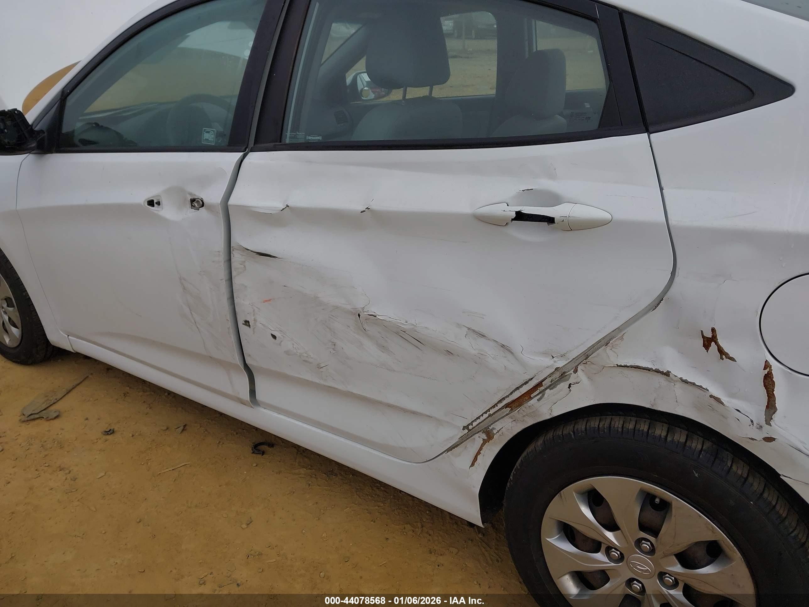HYUNDAI ACCENT image 6