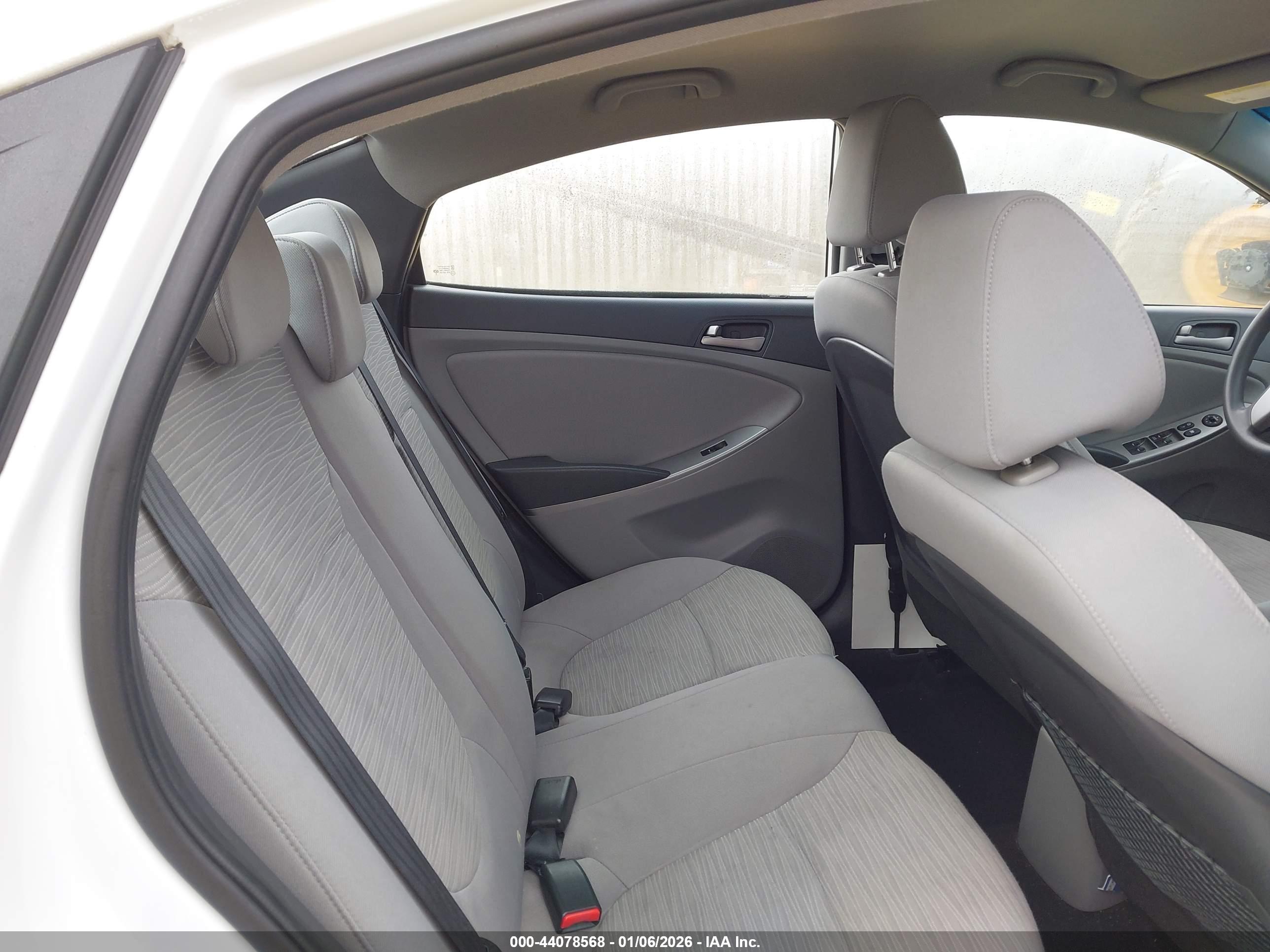 HYUNDAI ACCENT image 8