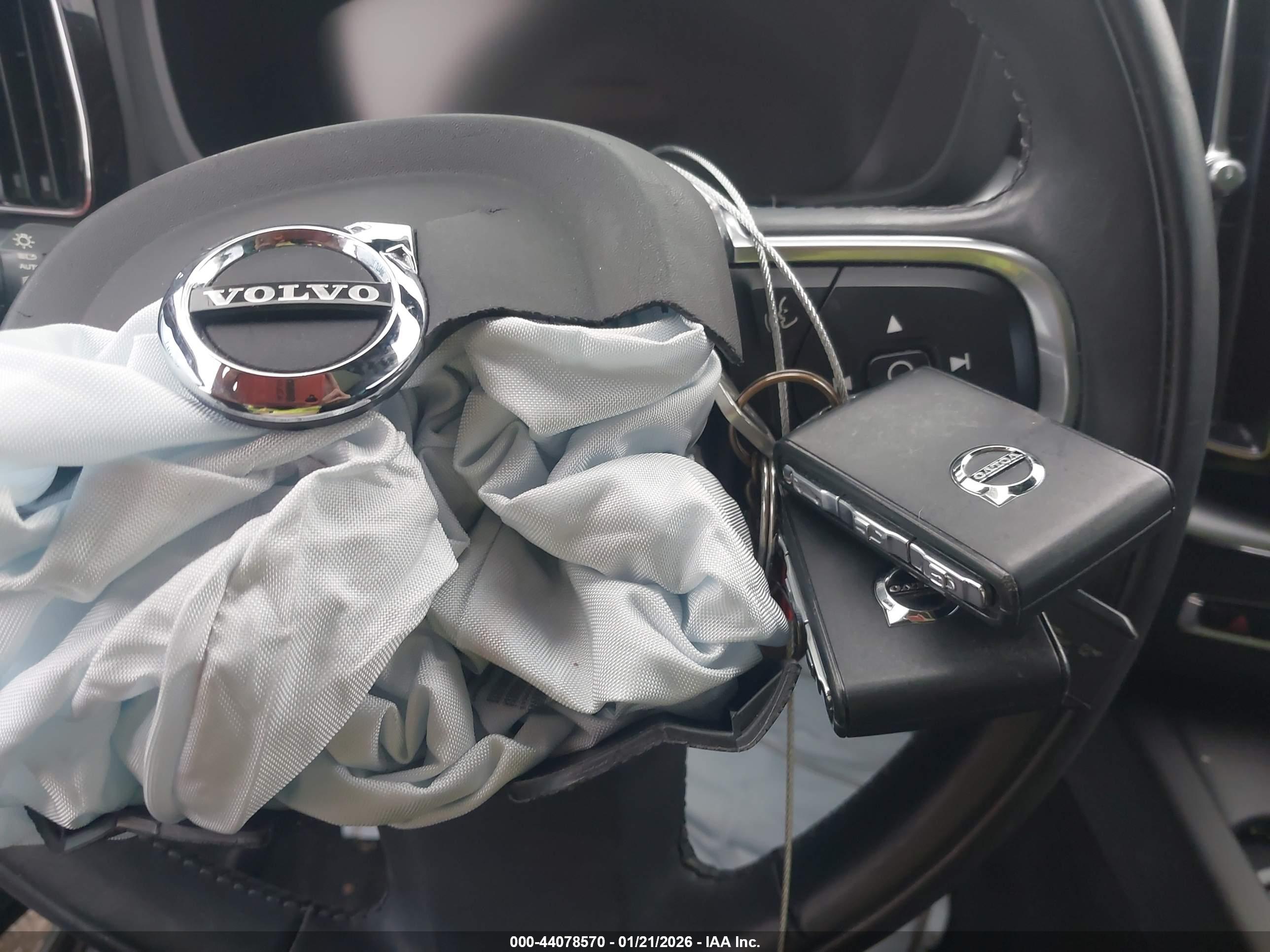 VOLVO XC60 image 11