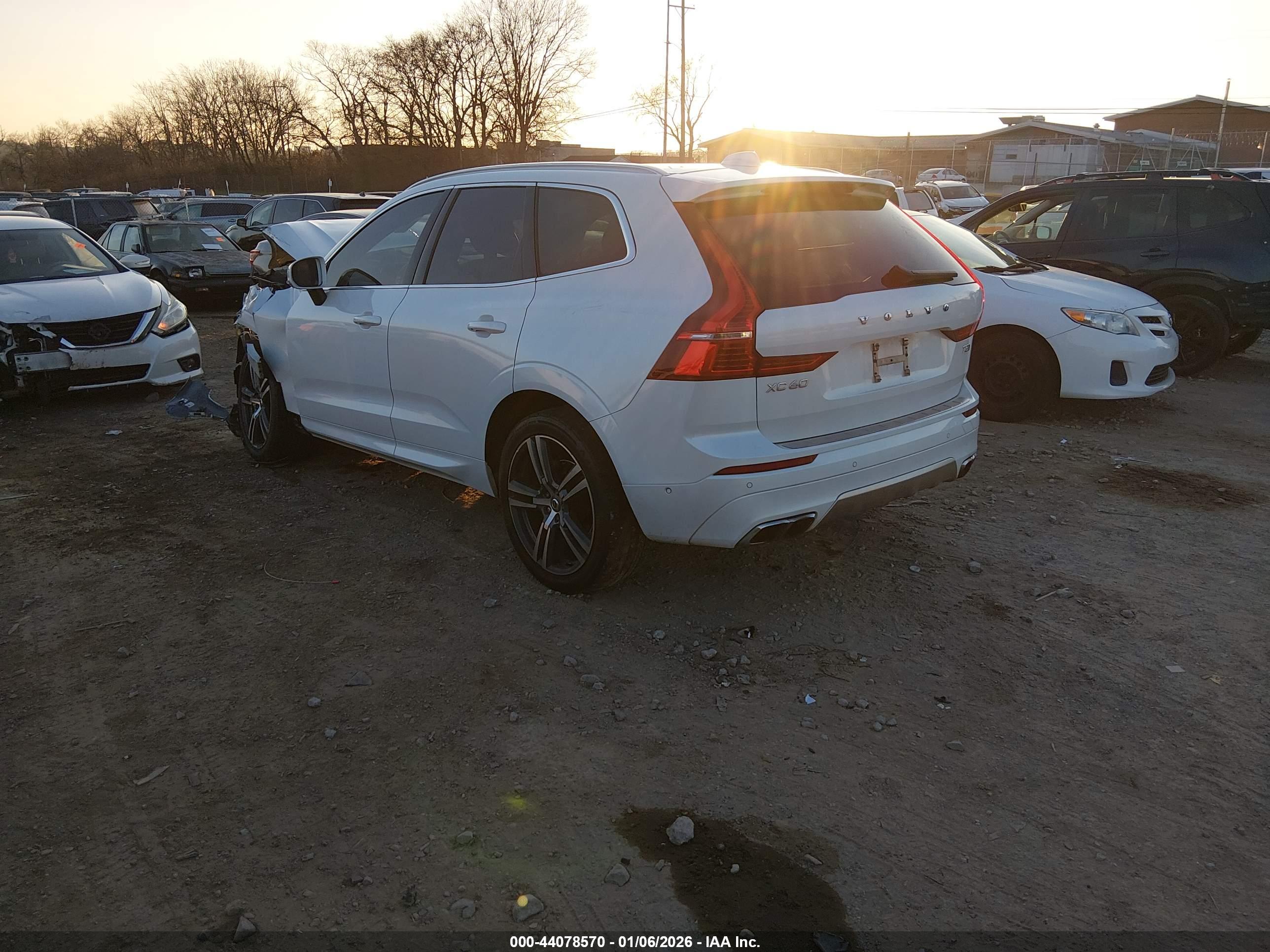 VOLVO XC60 image 3