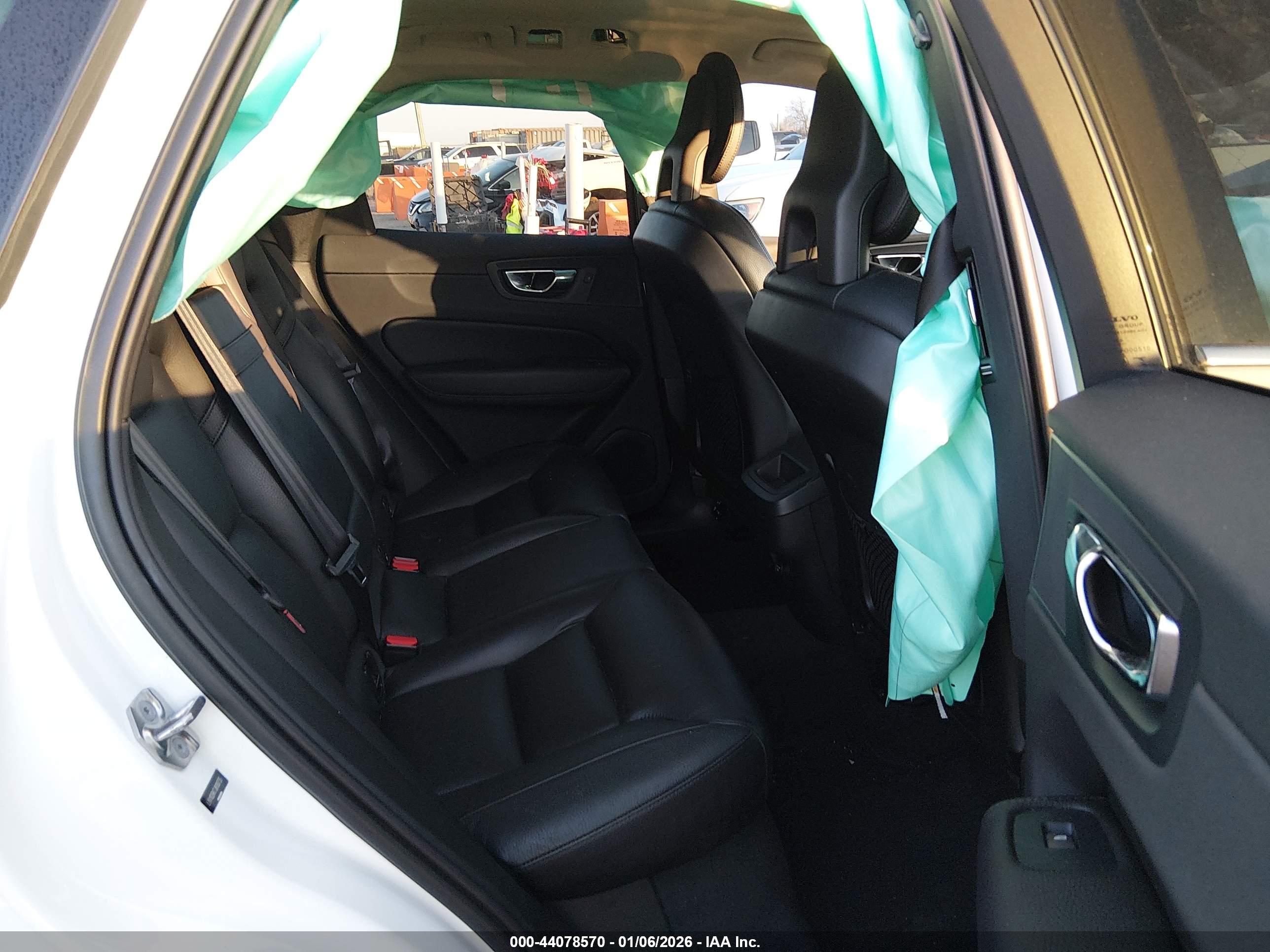 VOLVO XC60 image 8