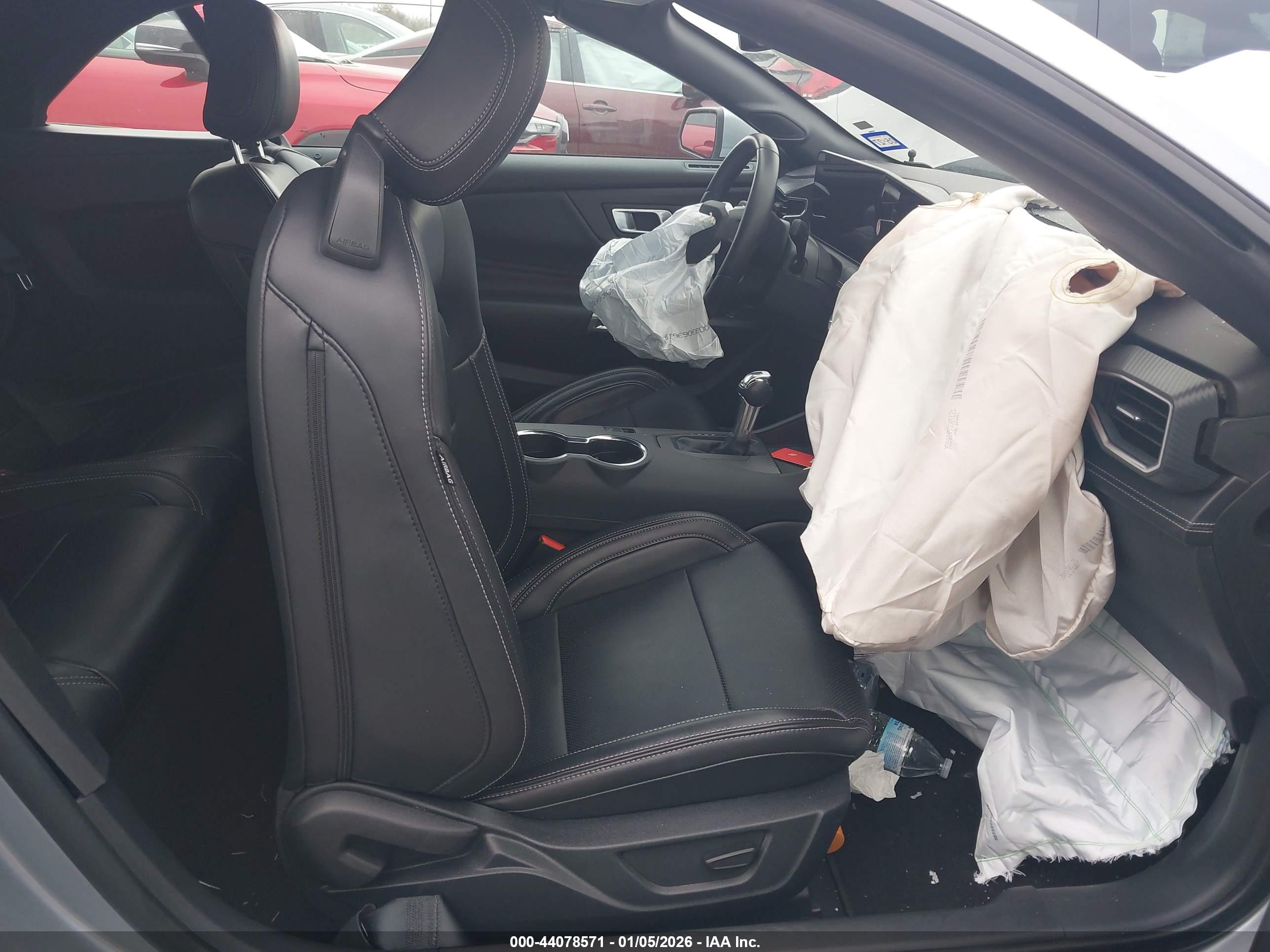 FORD MUSTANG image 5