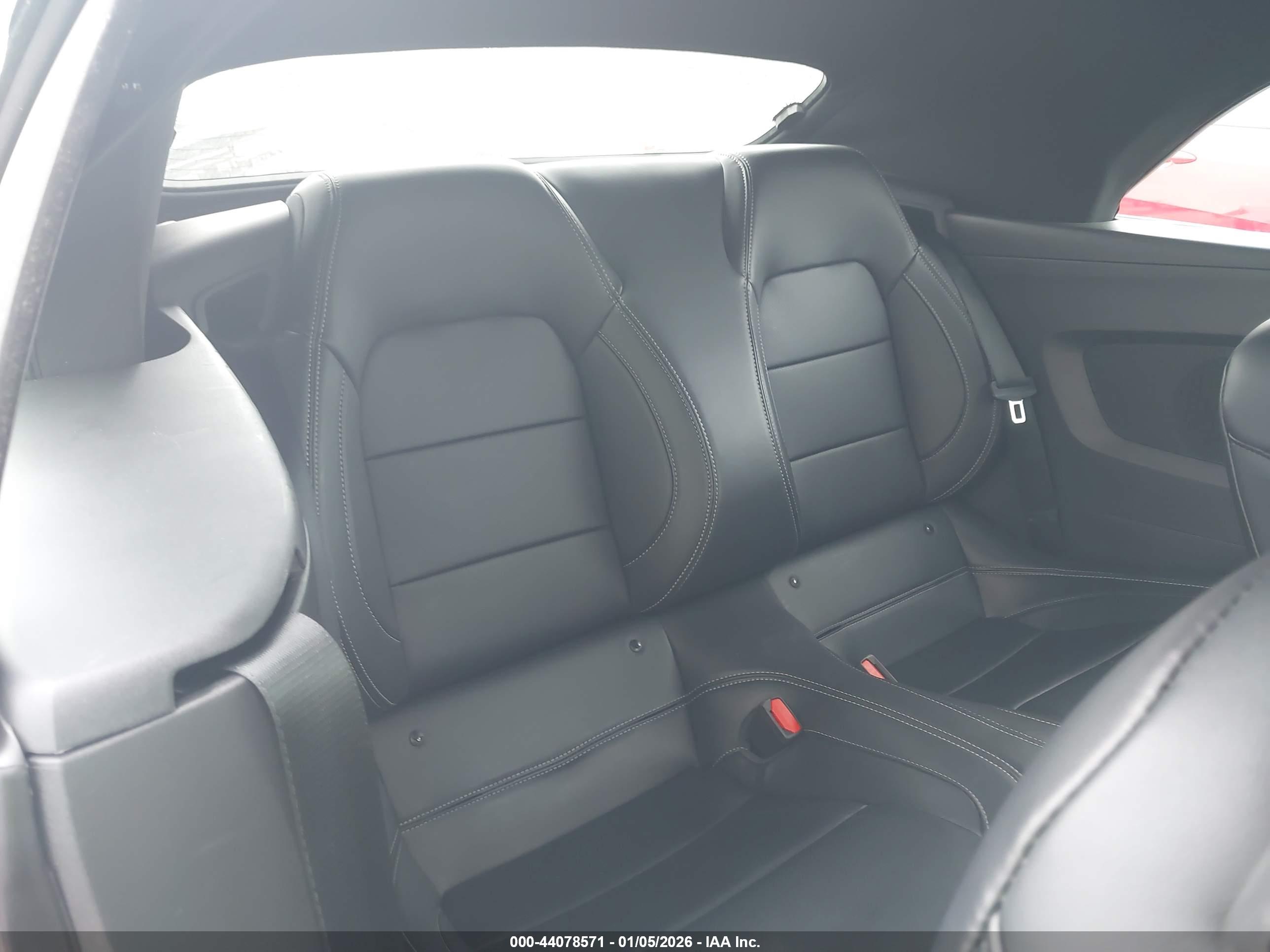 FORD MUSTANG image 8