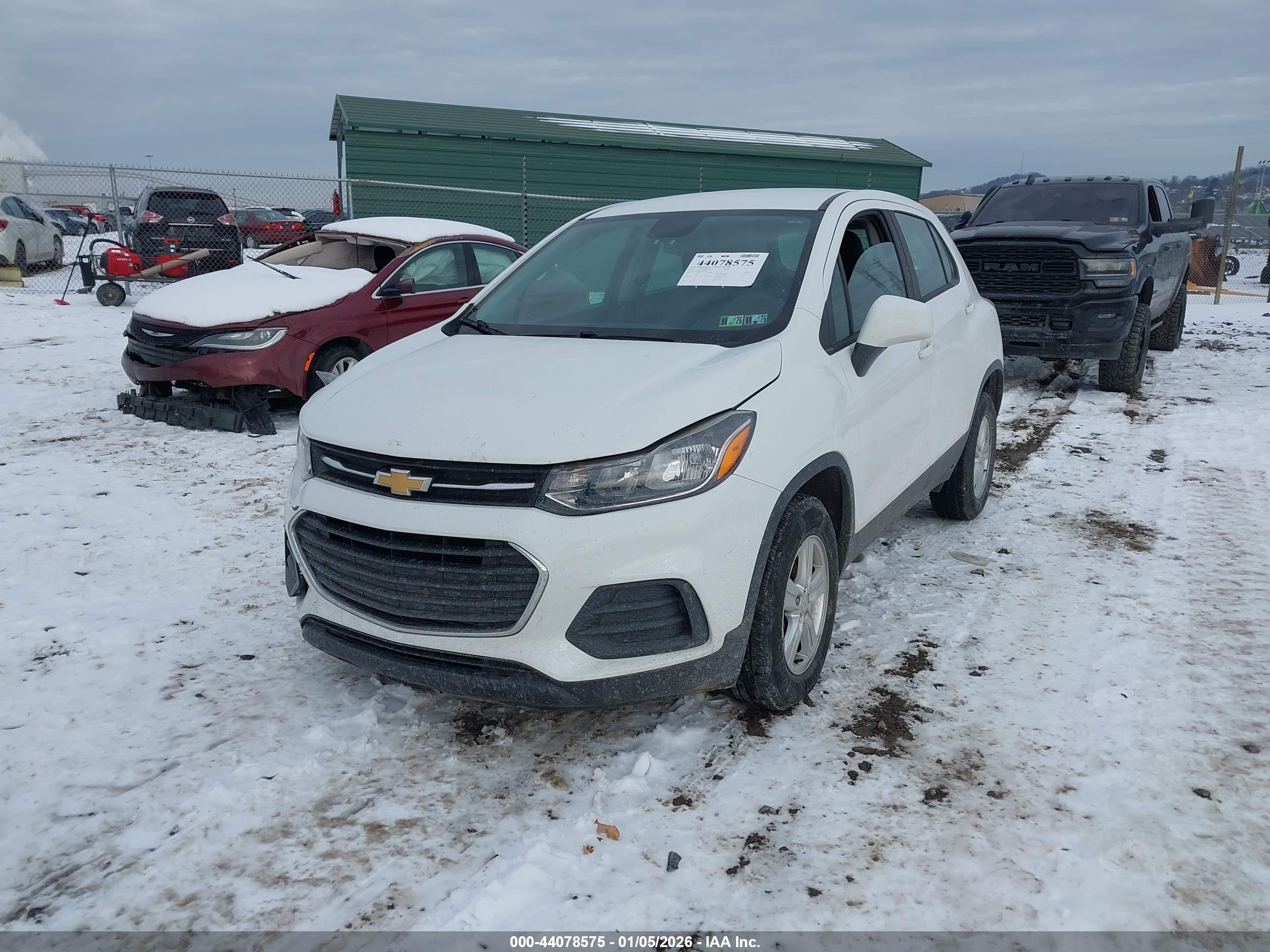CHEVROLET TRAX image 2