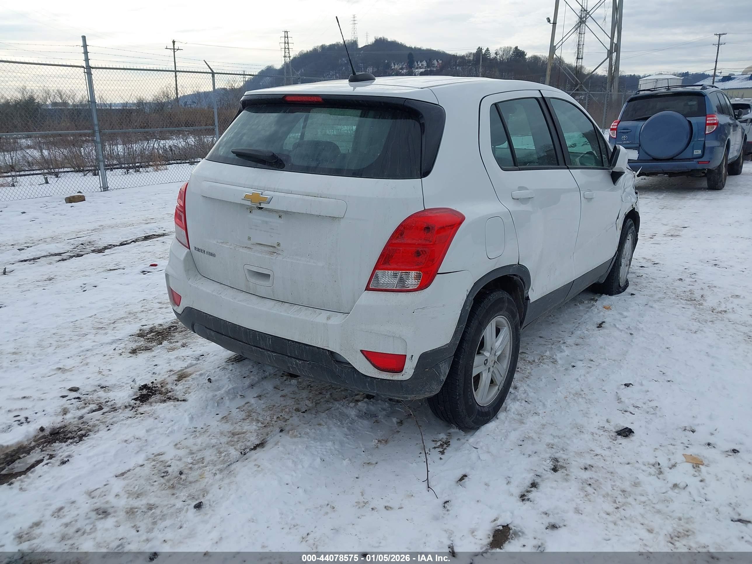 CHEVROLET TRAX image 4