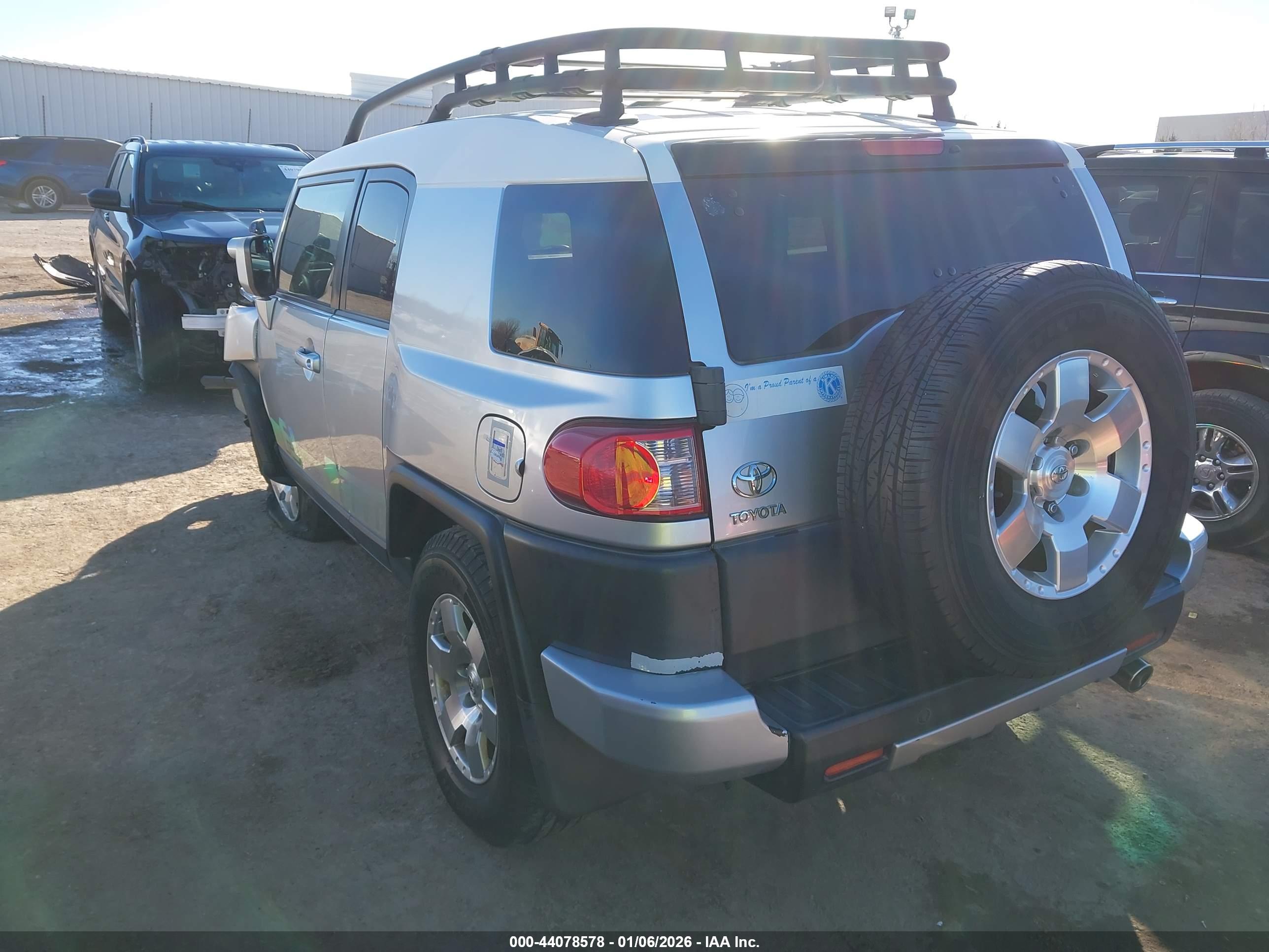 TOYOTA FJ image 3