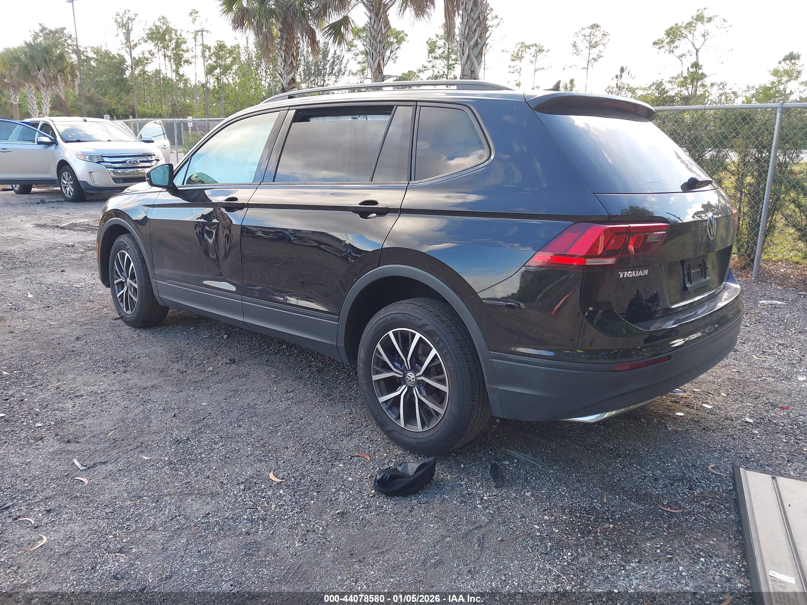 VOLKSWAGEN TIGUAN image 3