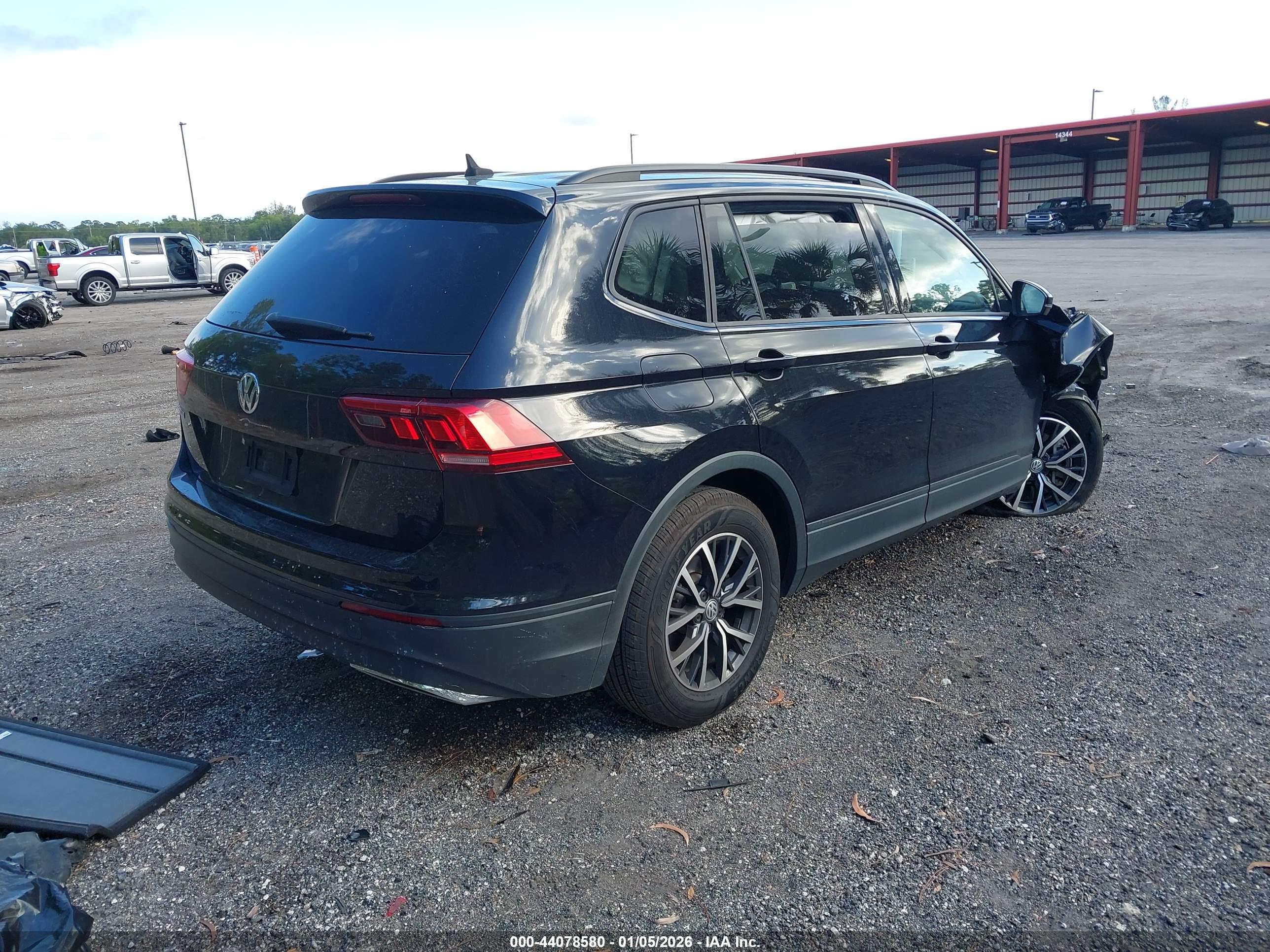 VOLKSWAGEN TIGUAN image 4