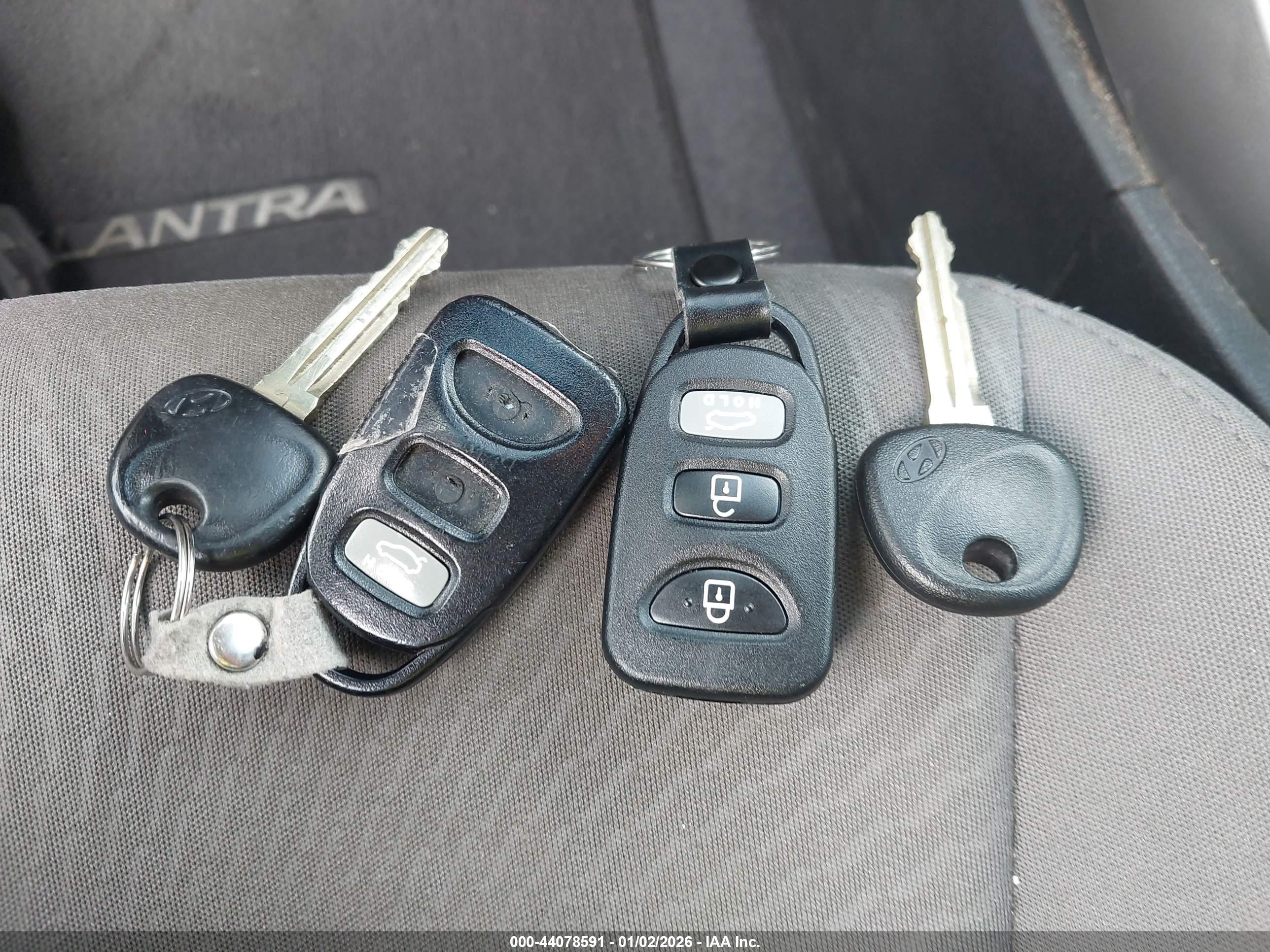 HYUNDAI ELANTRA image 11
