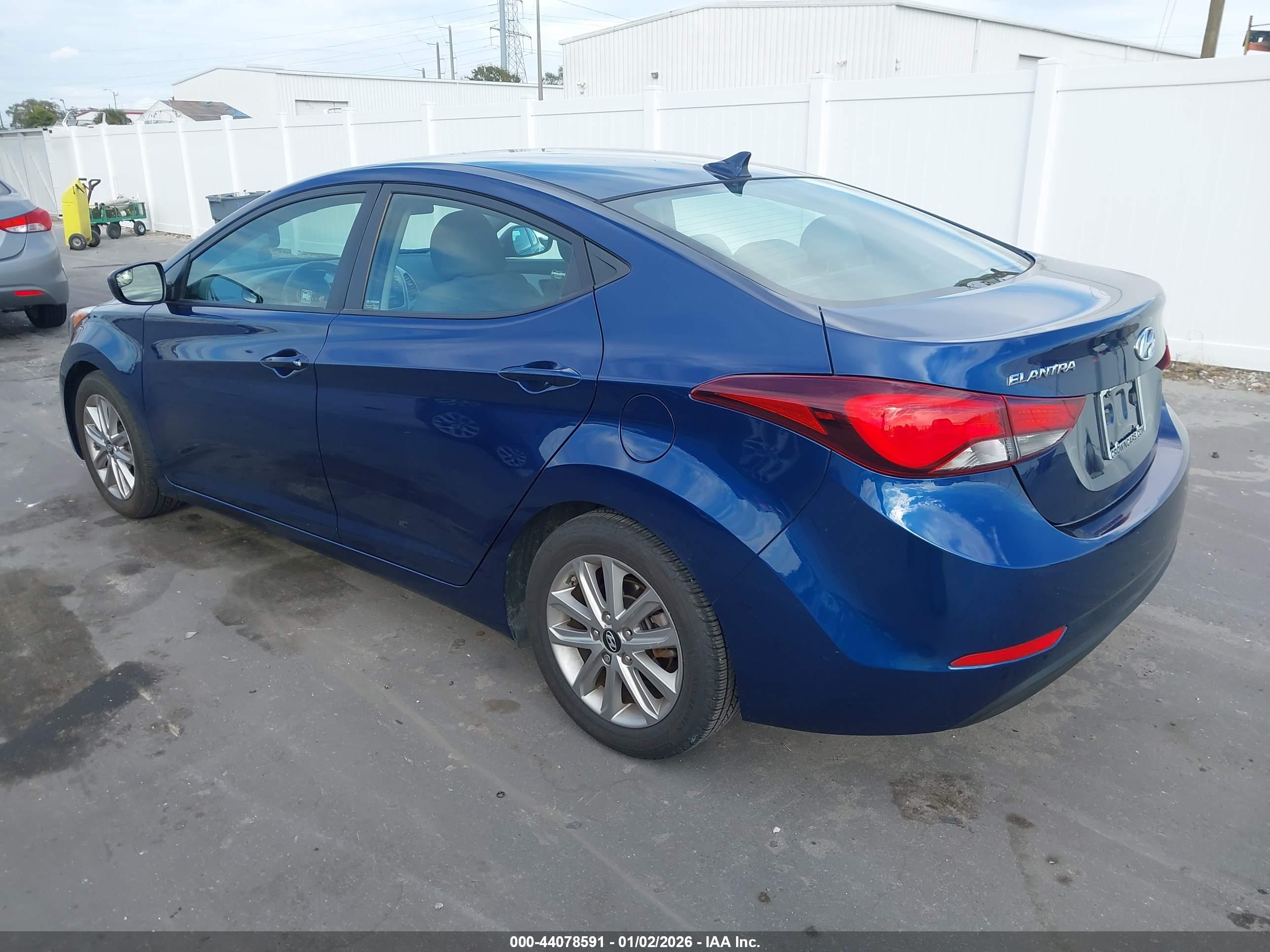 HYUNDAI ELANTRA image 3