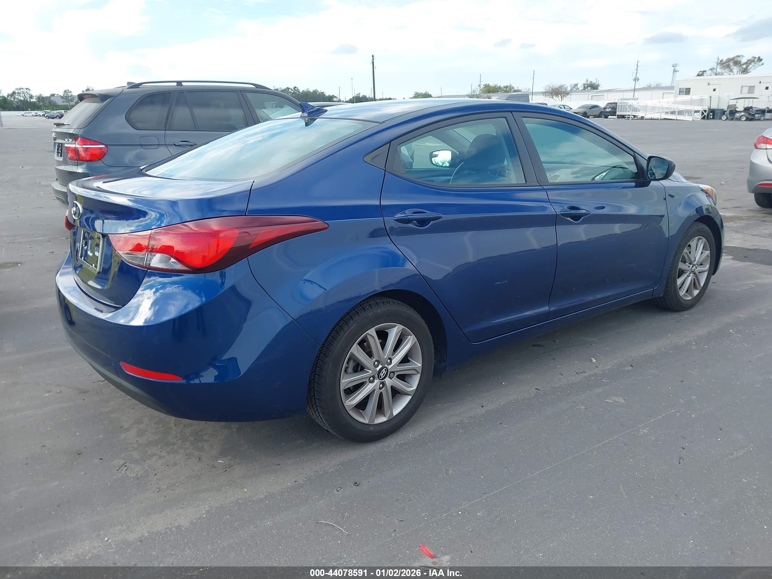 HYUNDAI ELANTRA image 4