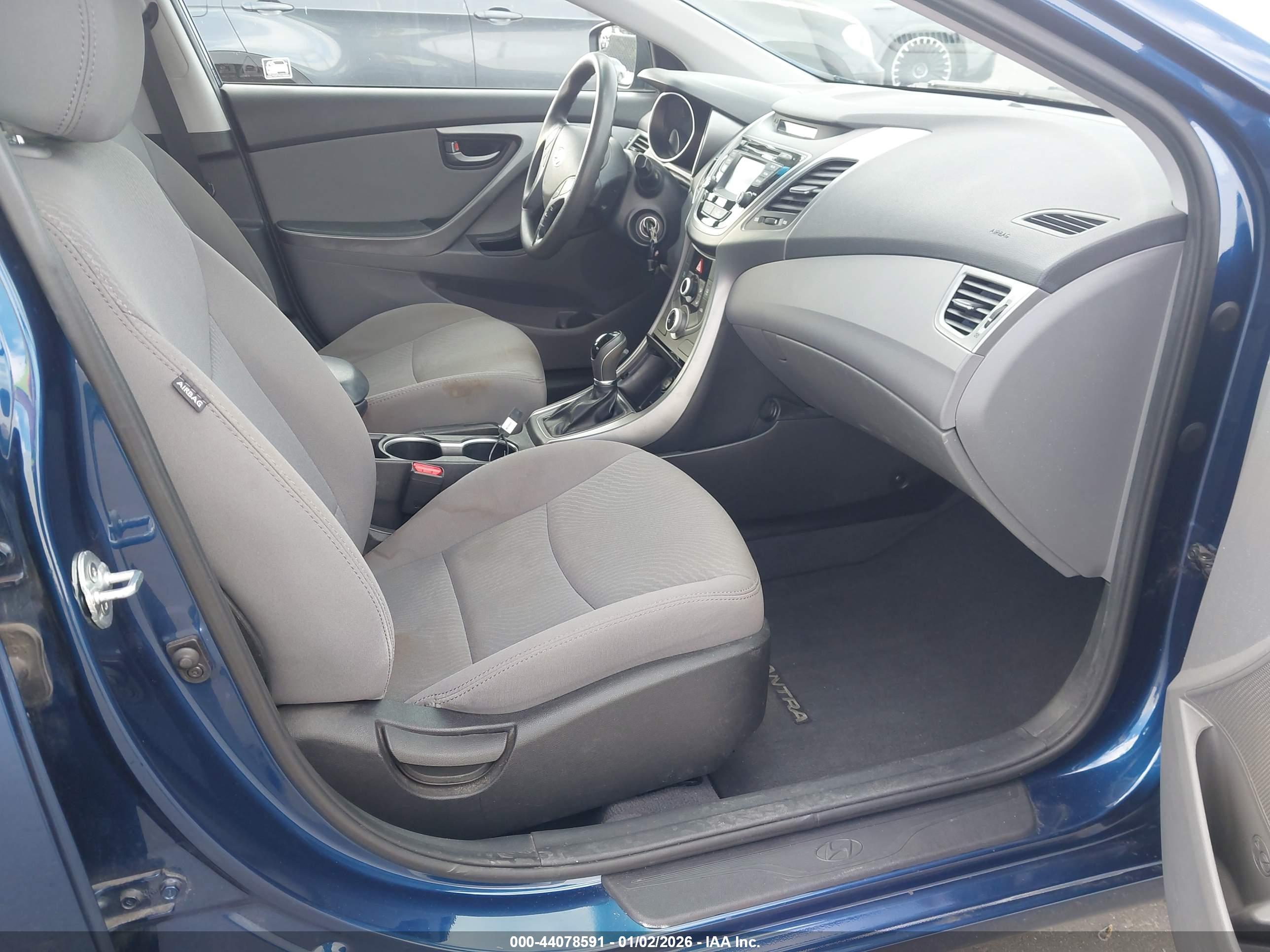 HYUNDAI ELANTRA image 5
