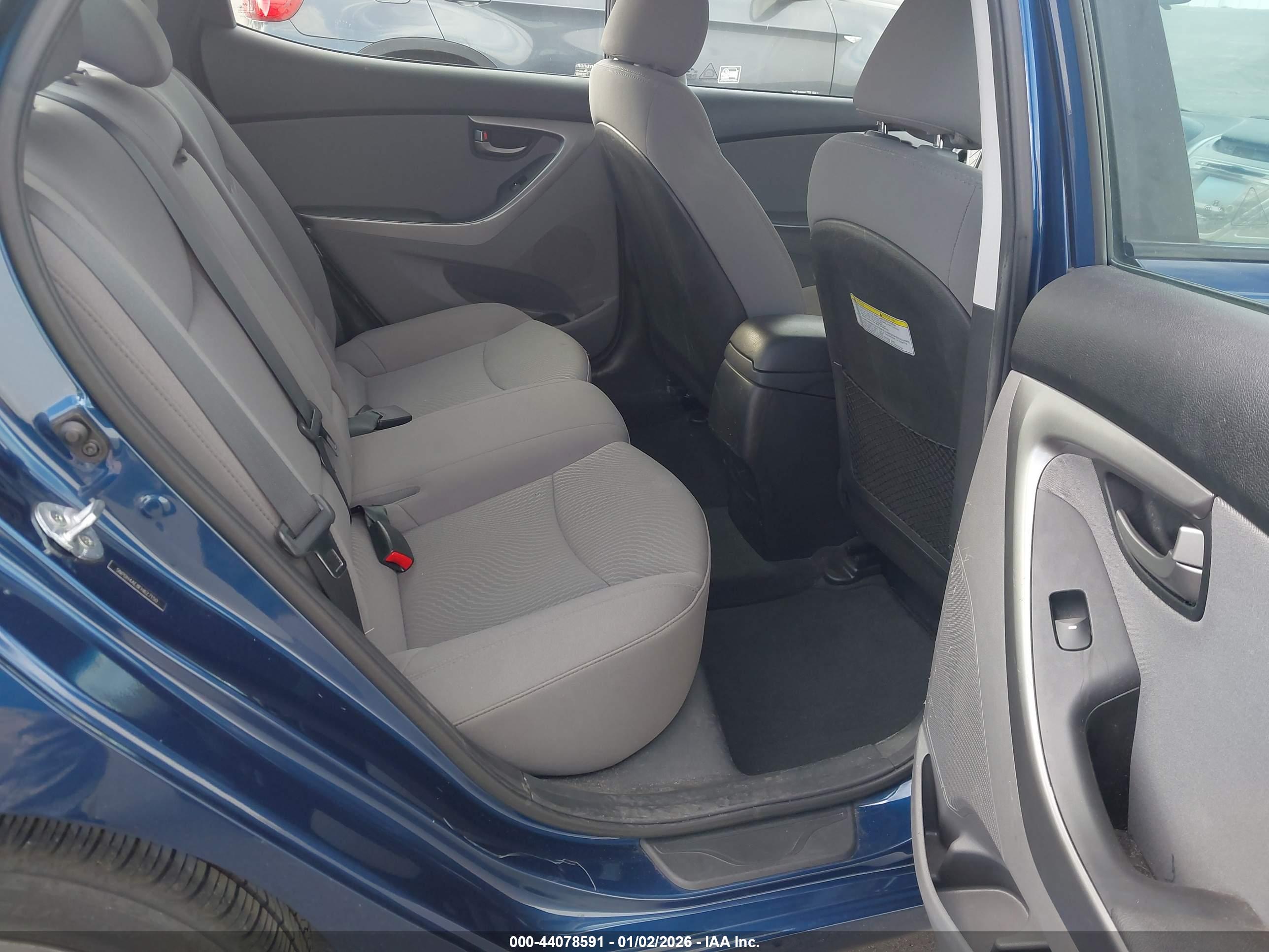 HYUNDAI ELANTRA image 8