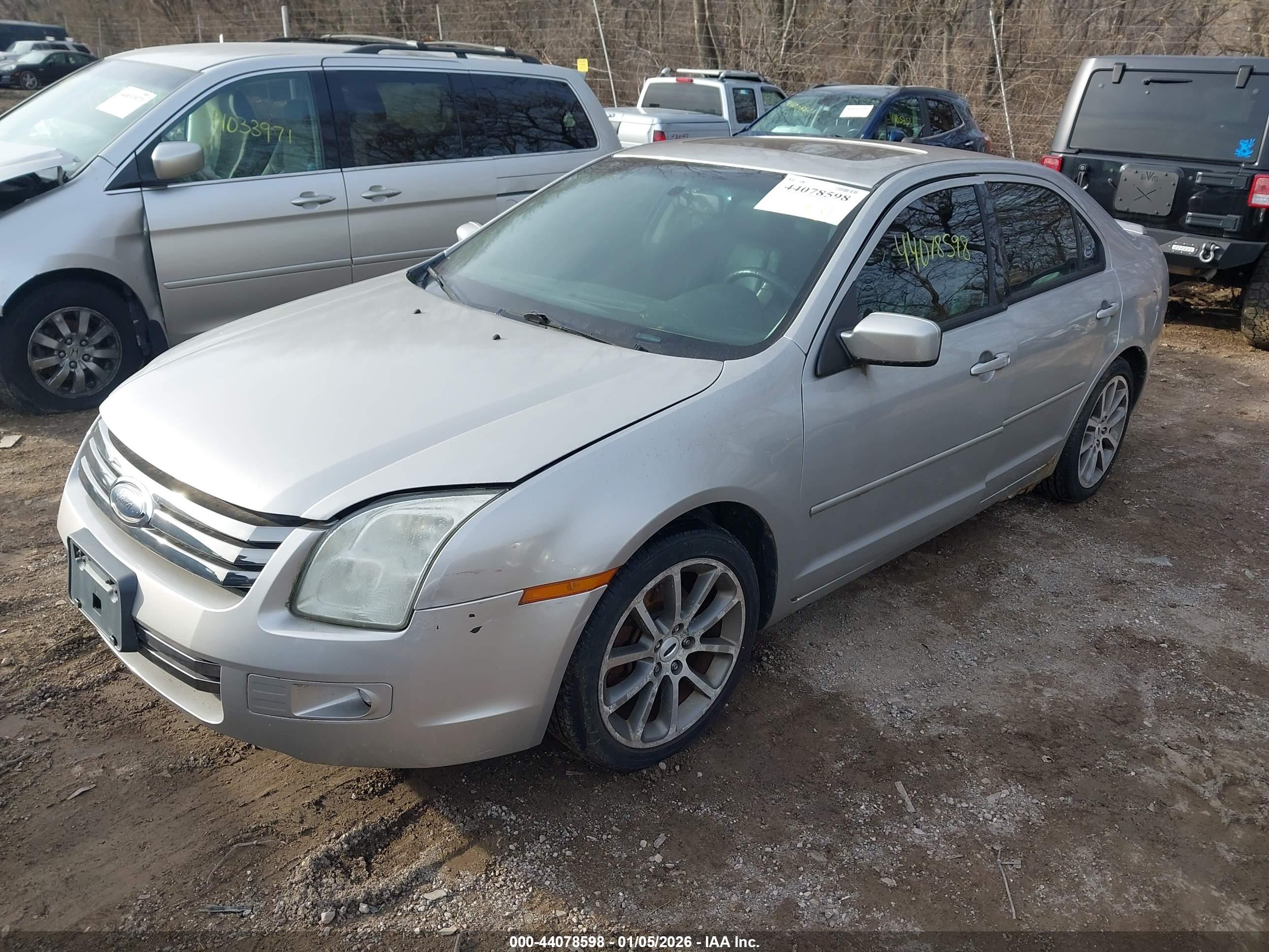 FORD FUSION image 2