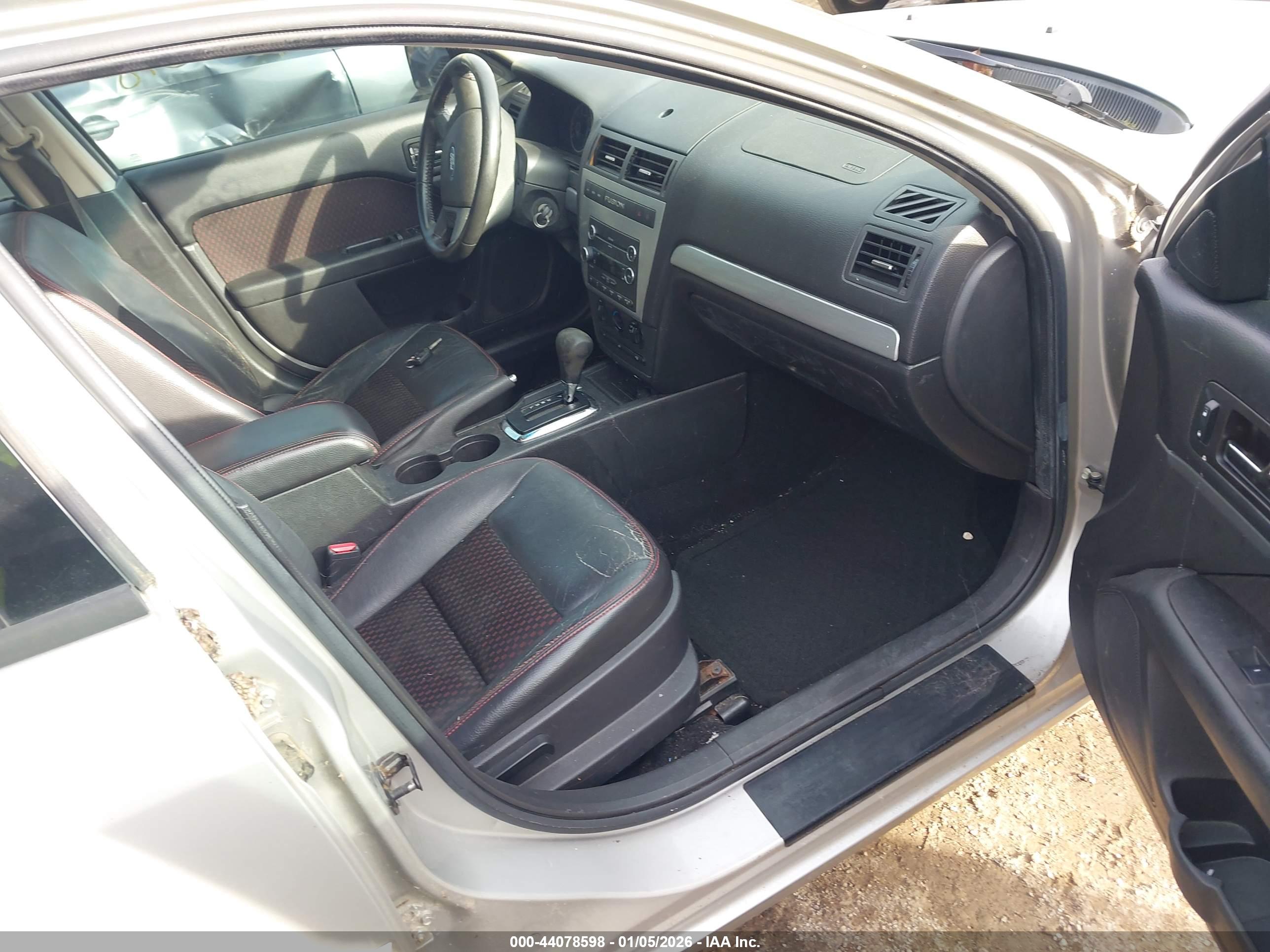 FORD FUSION image 5