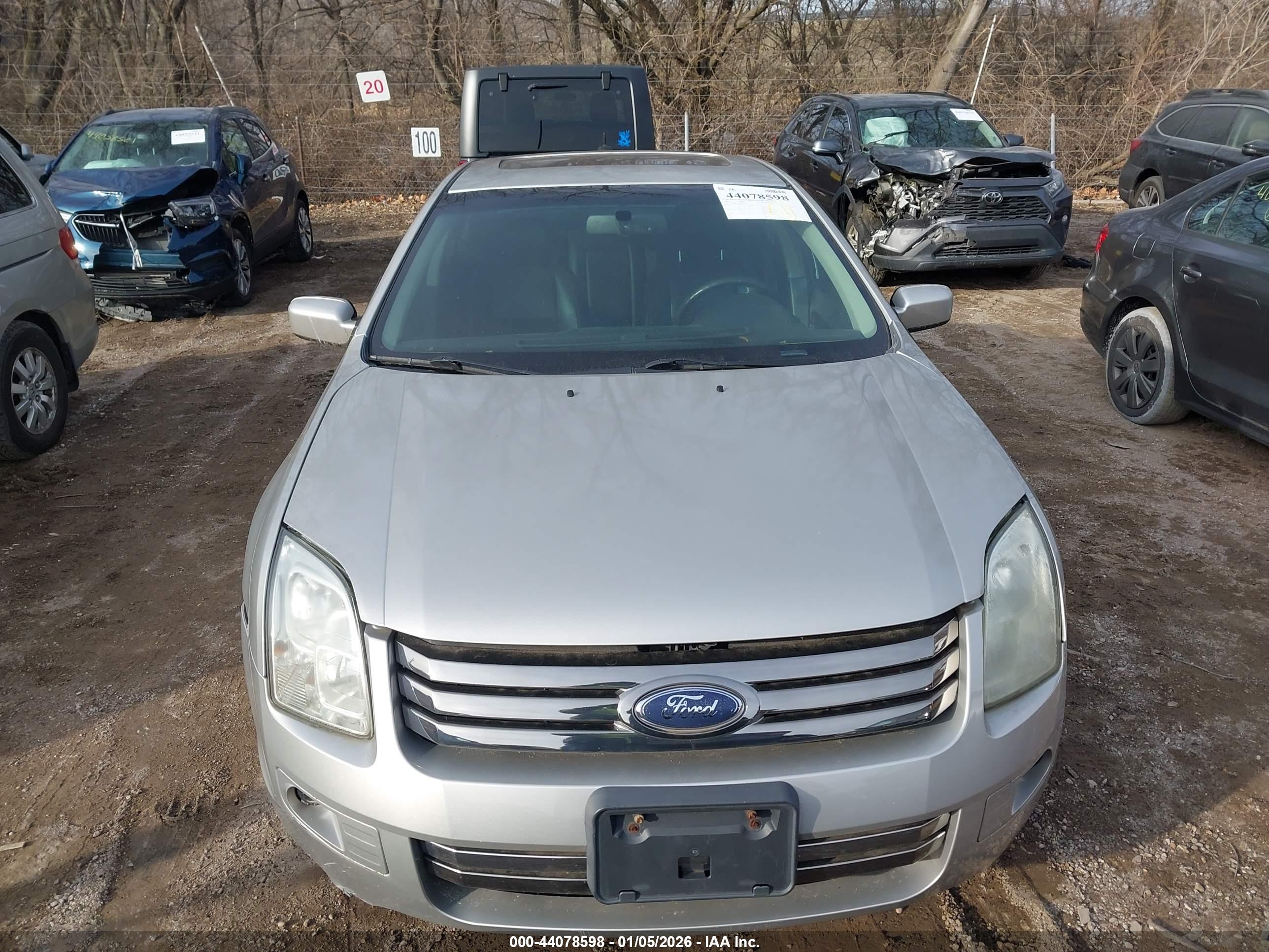 FORD FUSION image 6