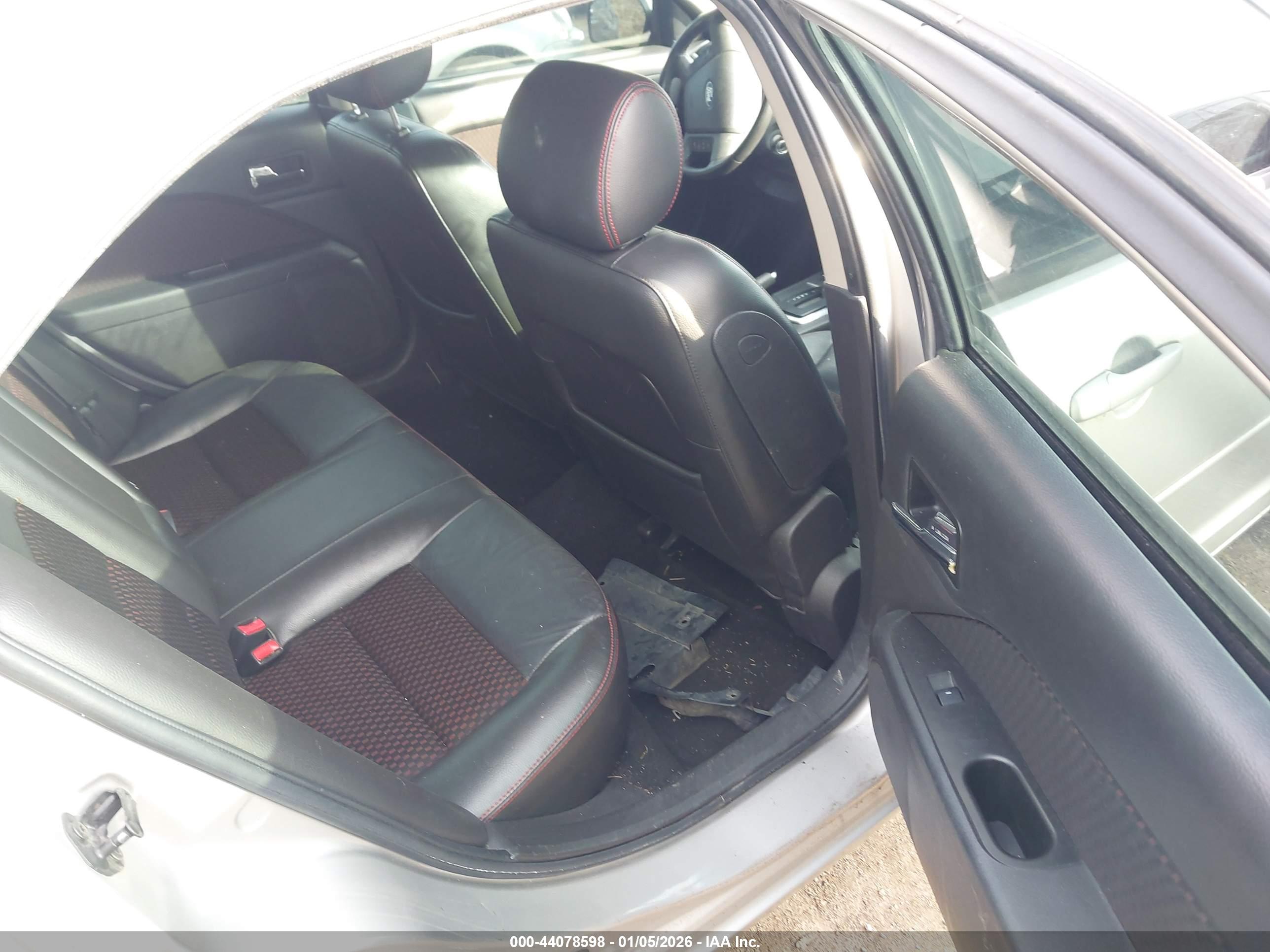 FORD FUSION image 8