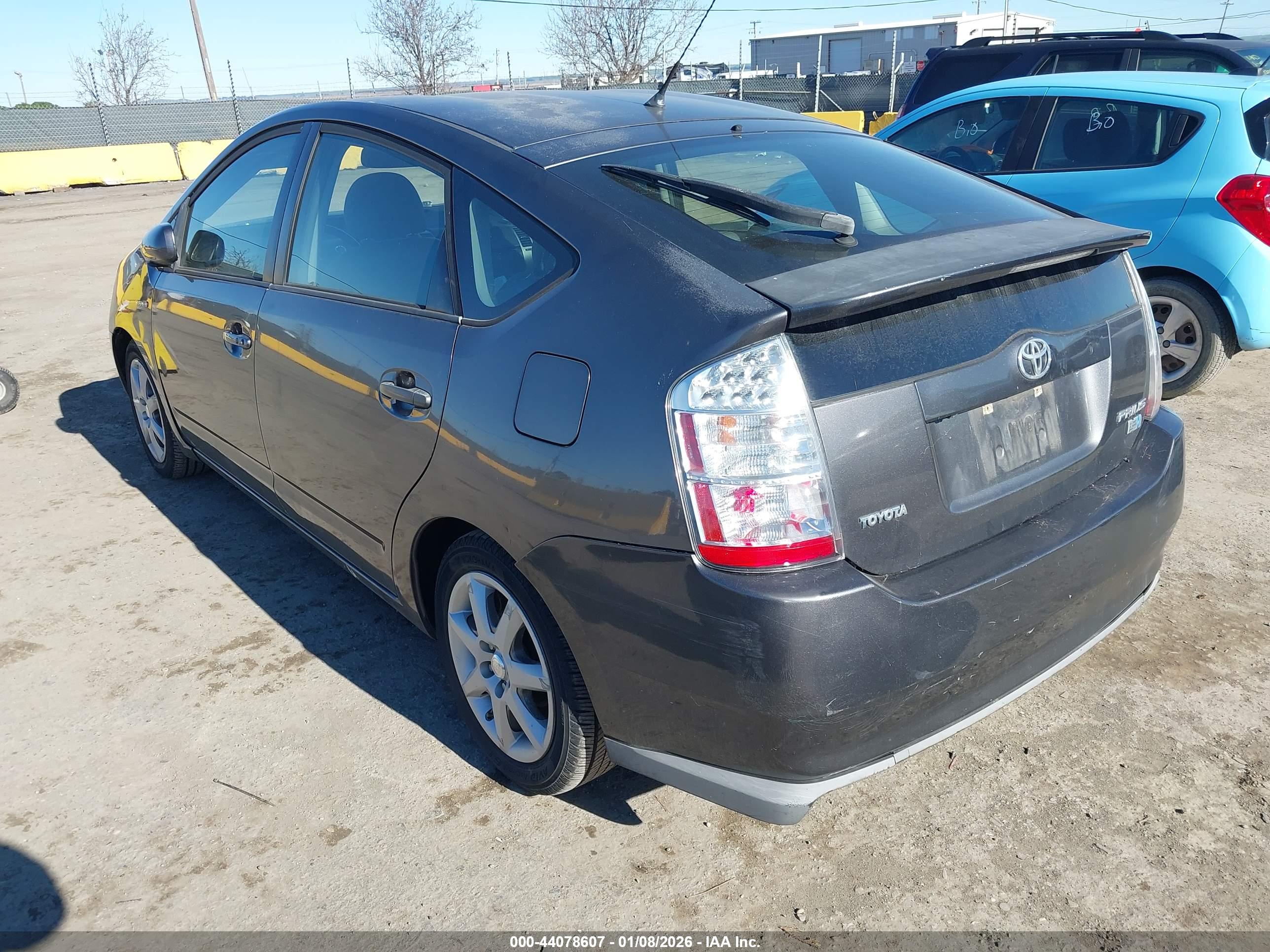 TOYOTA PRIUS image 3
