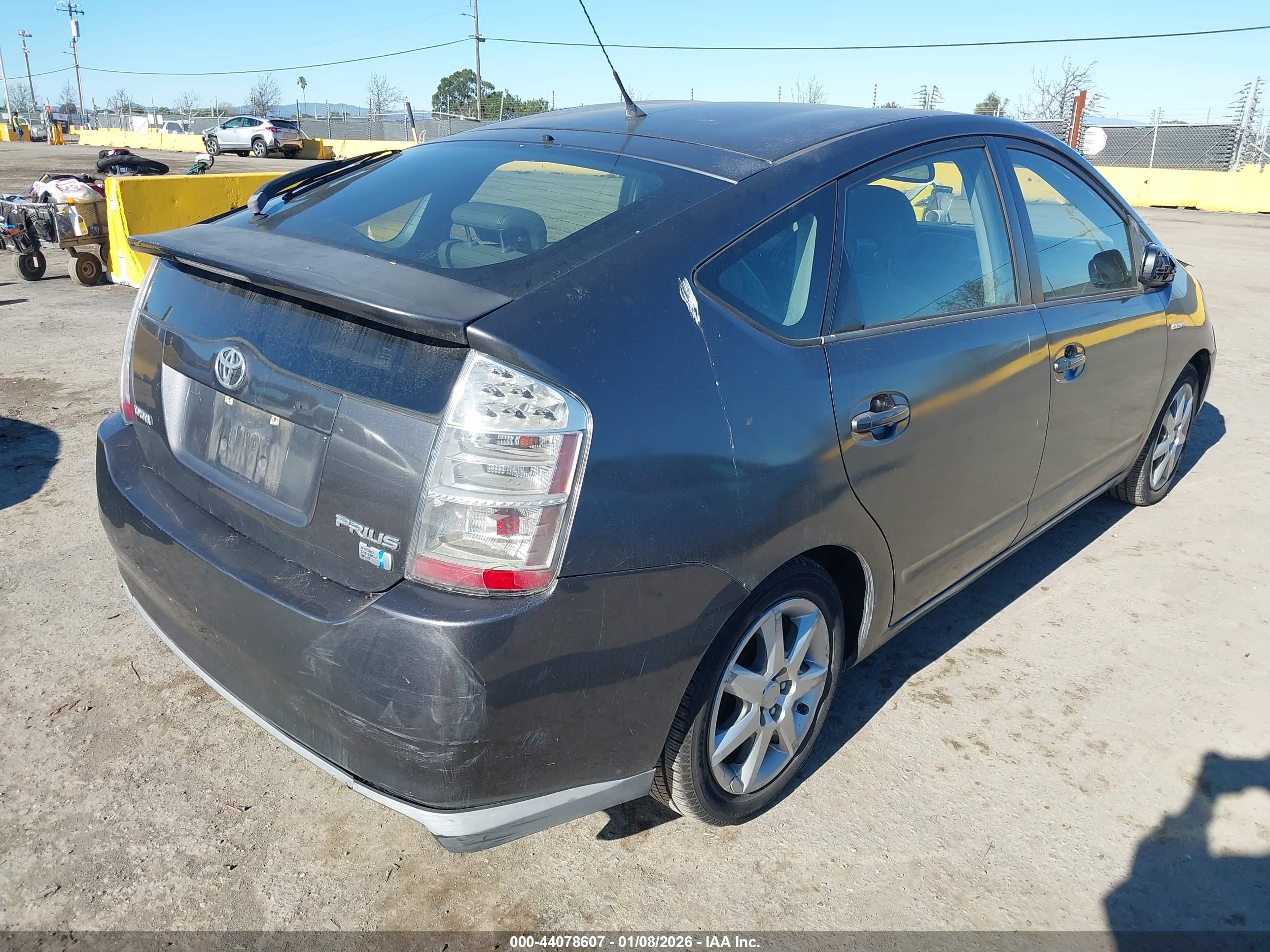 TOYOTA PRIUS image 4