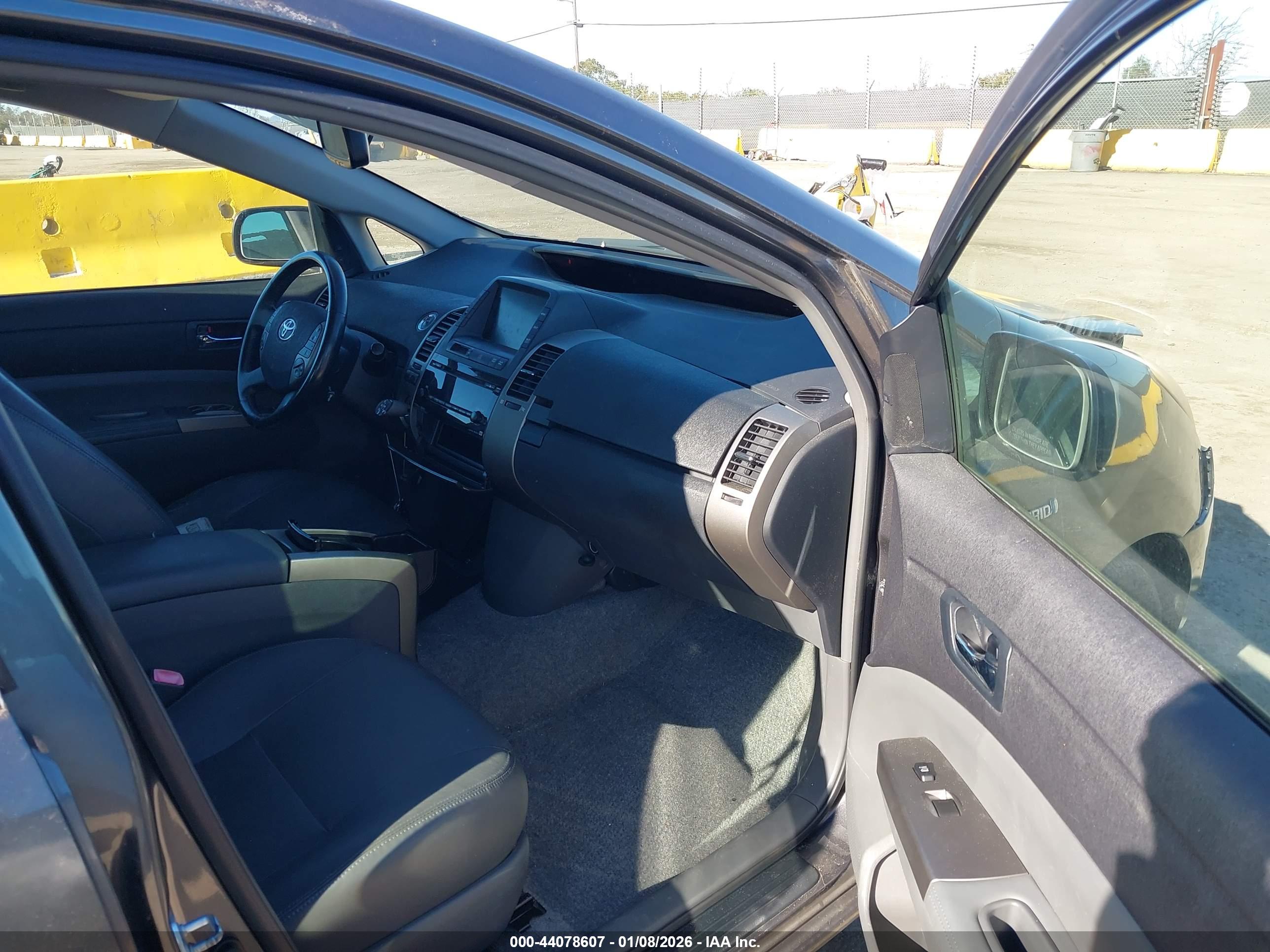 TOYOTA PRIUS image 5