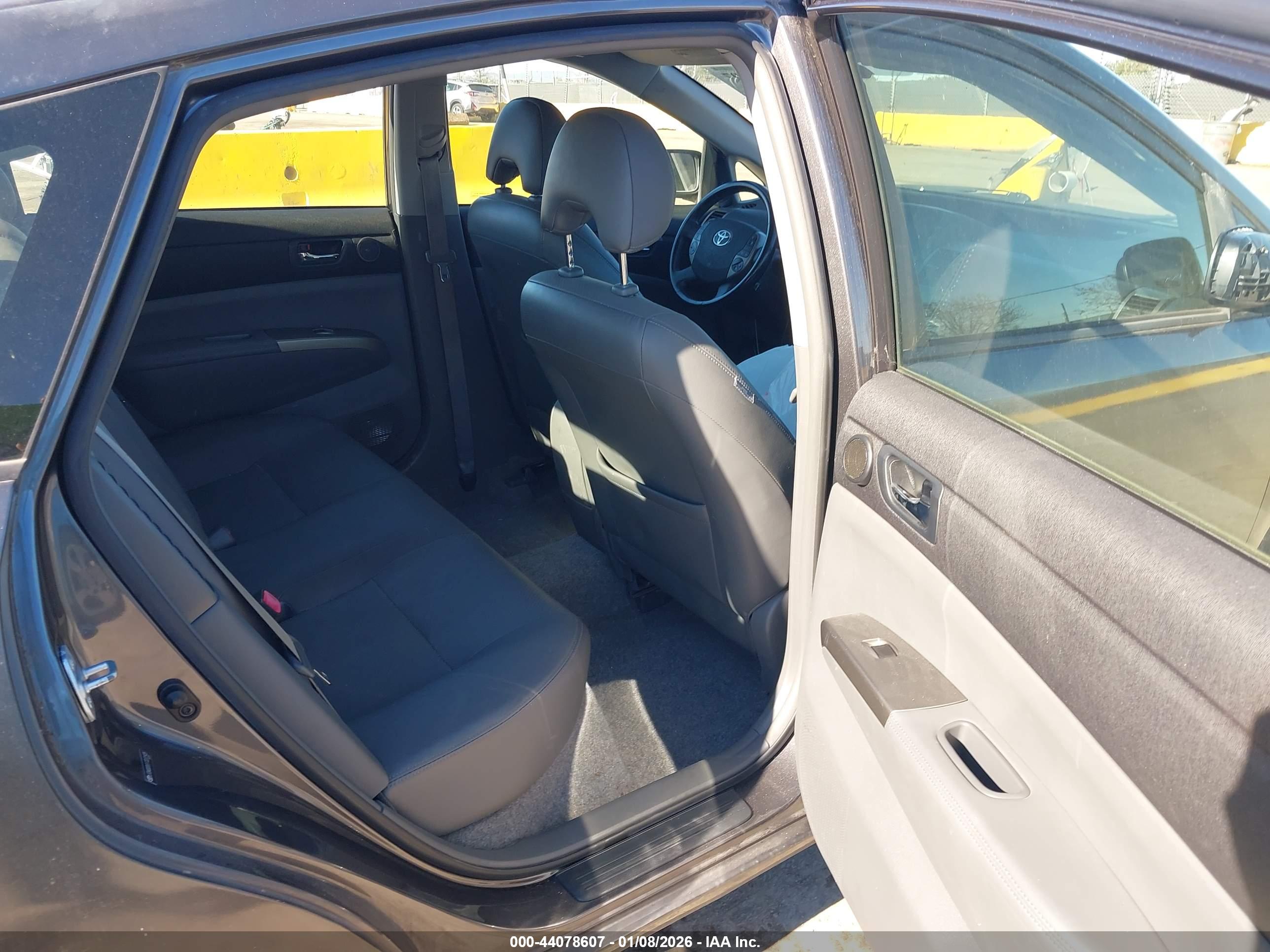 TOYOTA PRIUS image 8