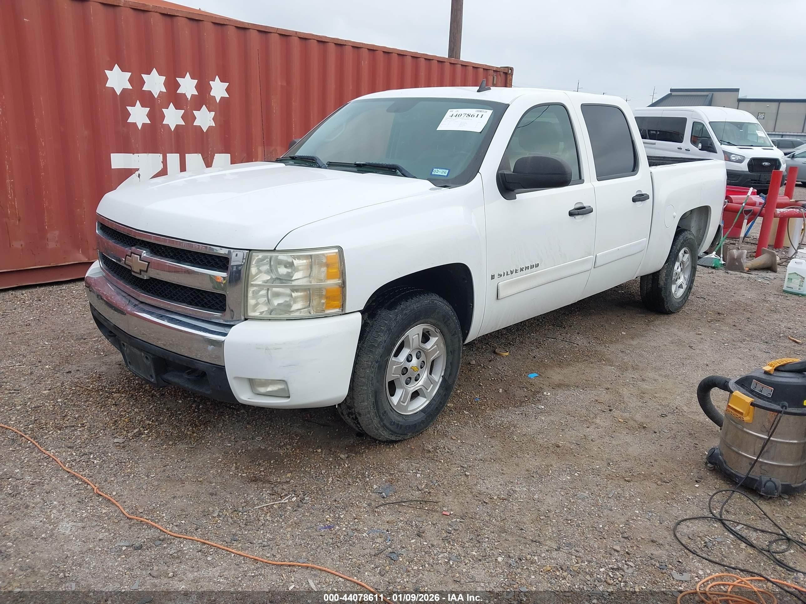 CHEVROLET SILVERADO image 2