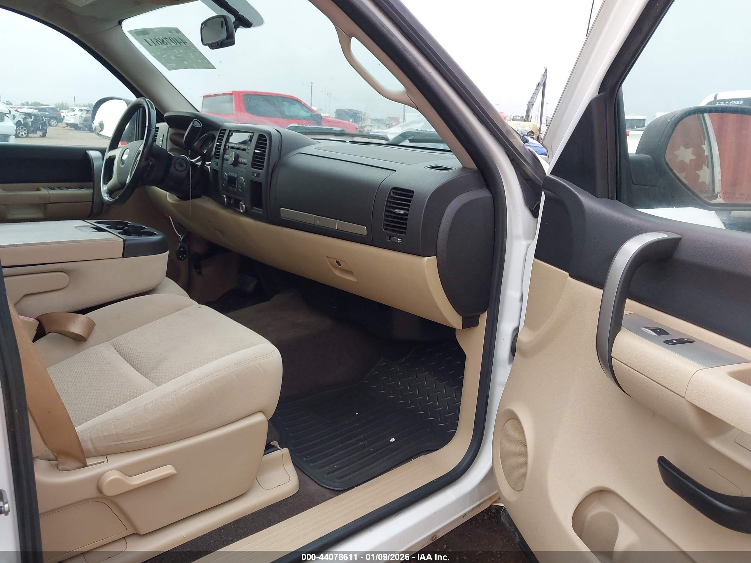 CHEVROLET SILVERADO image 5