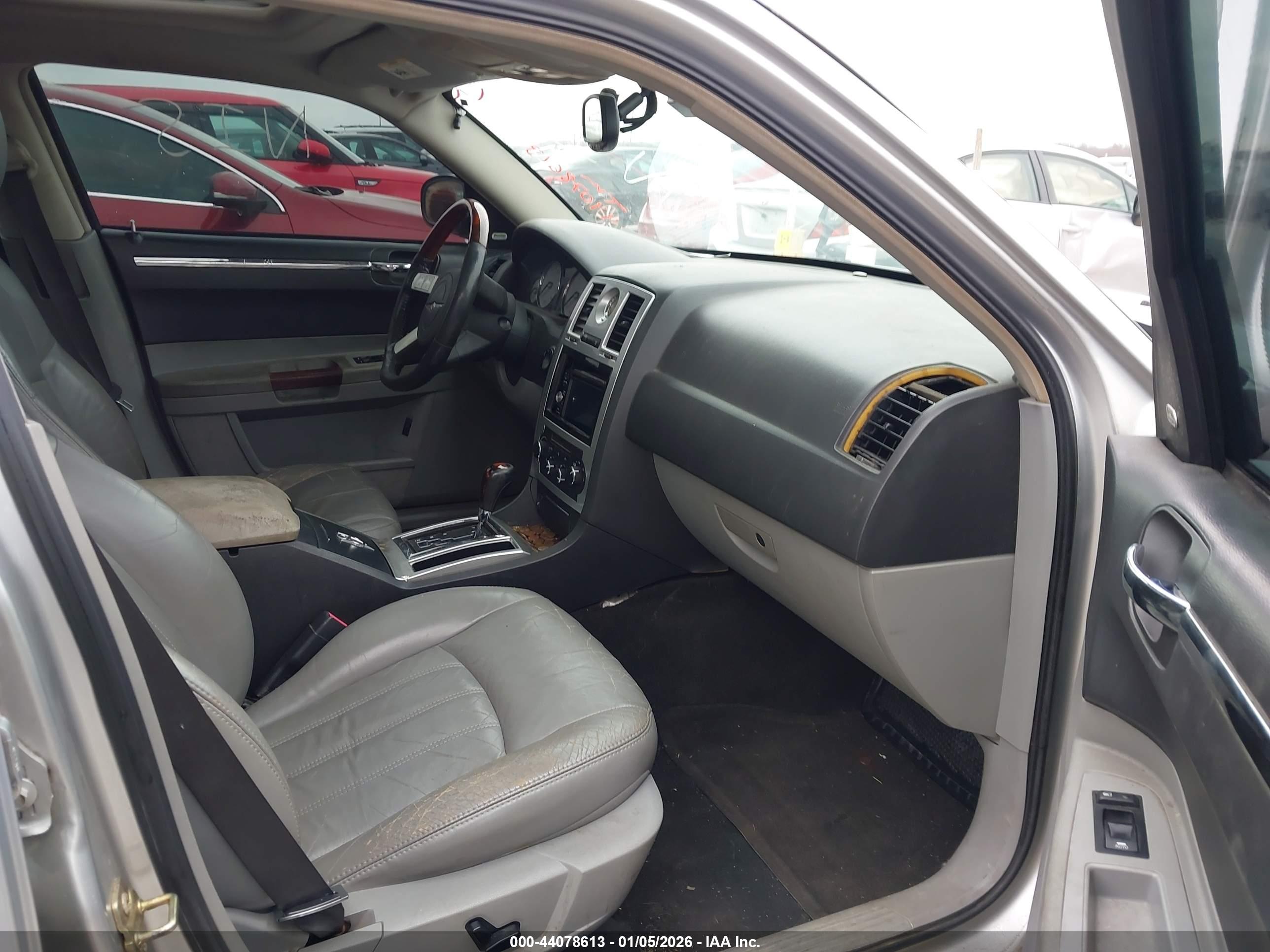 CHRYSLER 300C image 5