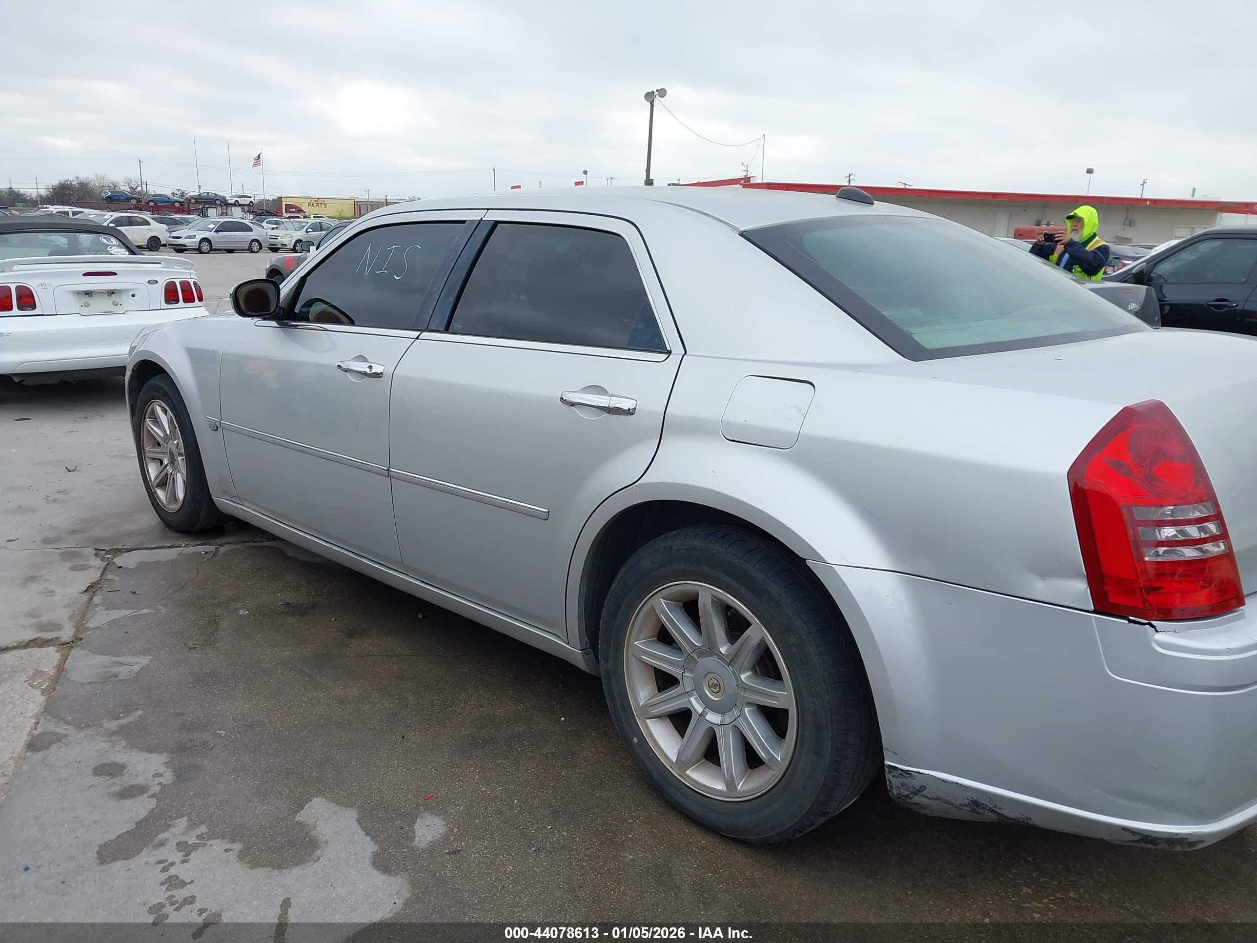 CHRYSLER 300C image 6