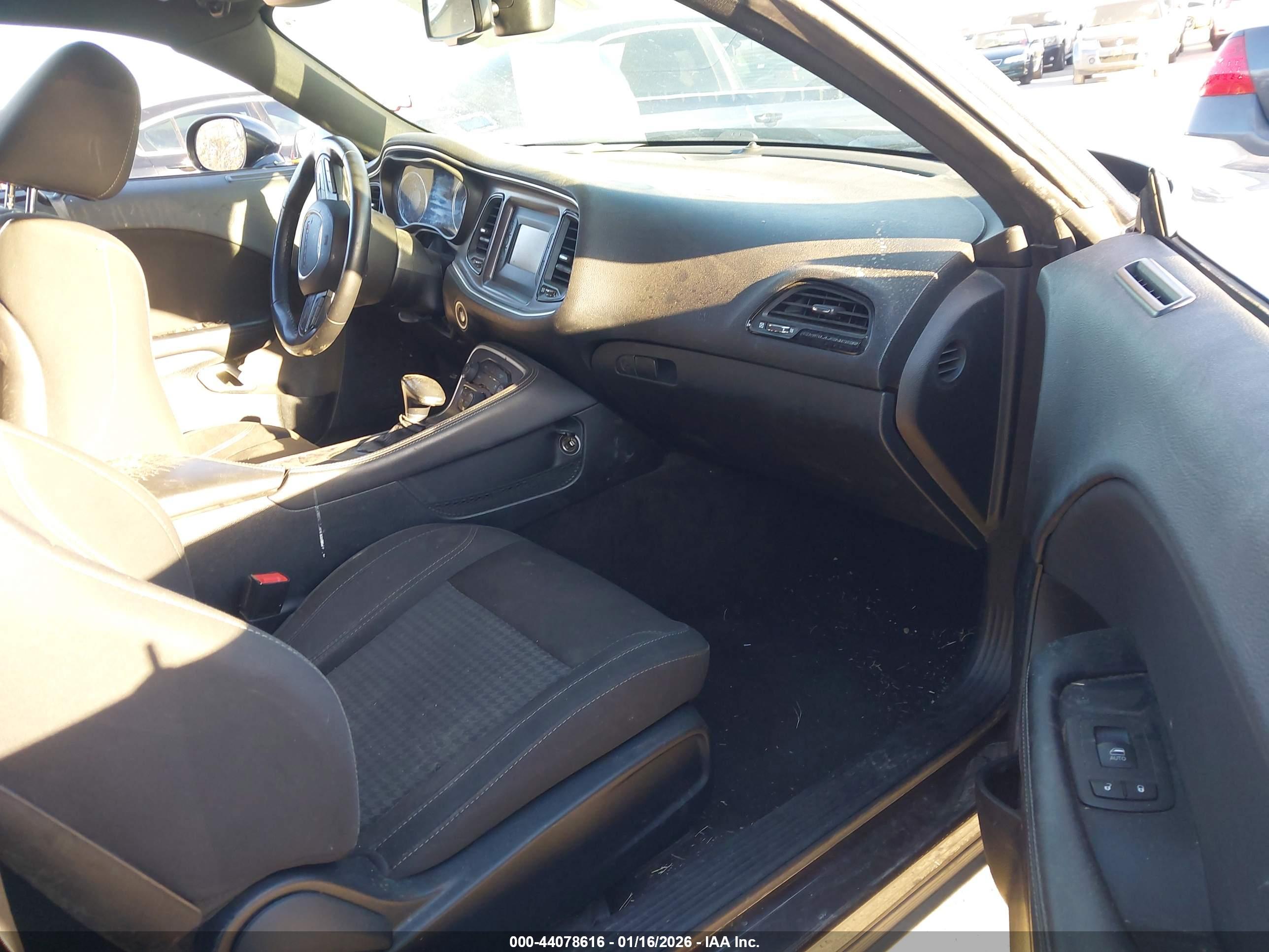 DODGE CHALLENGER image 5