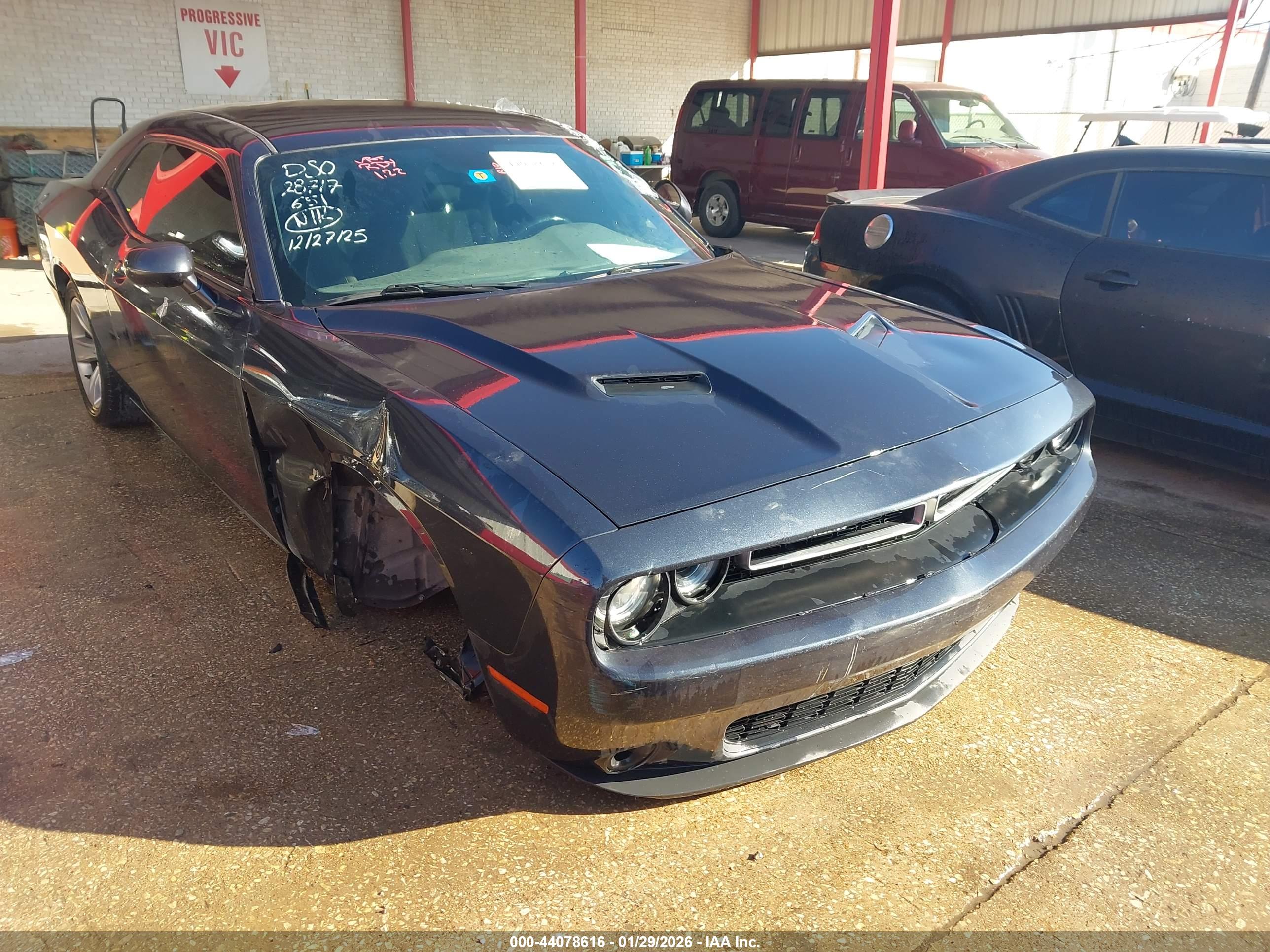 DODGE CHALLENGER image 6