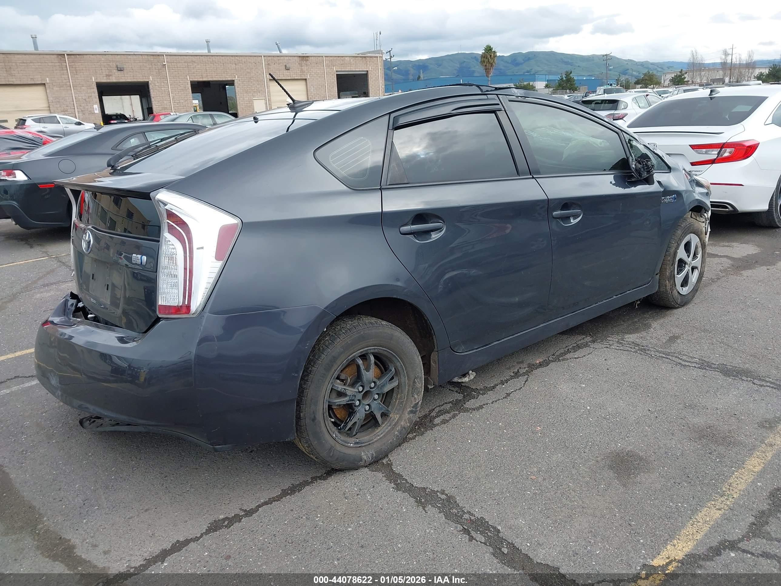TOYOTA PRIUS image 4