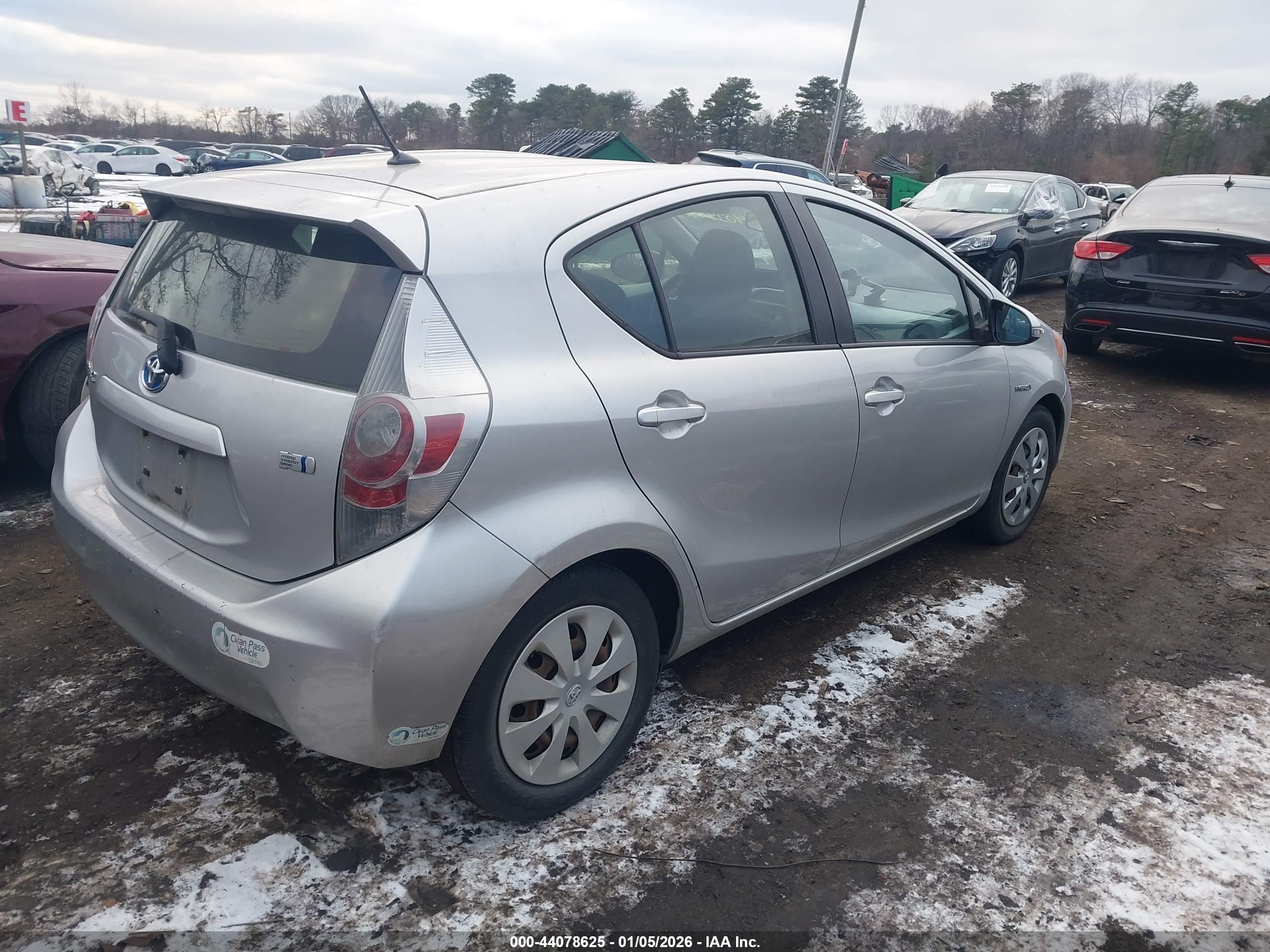 TOYOTA PRIUS image 4