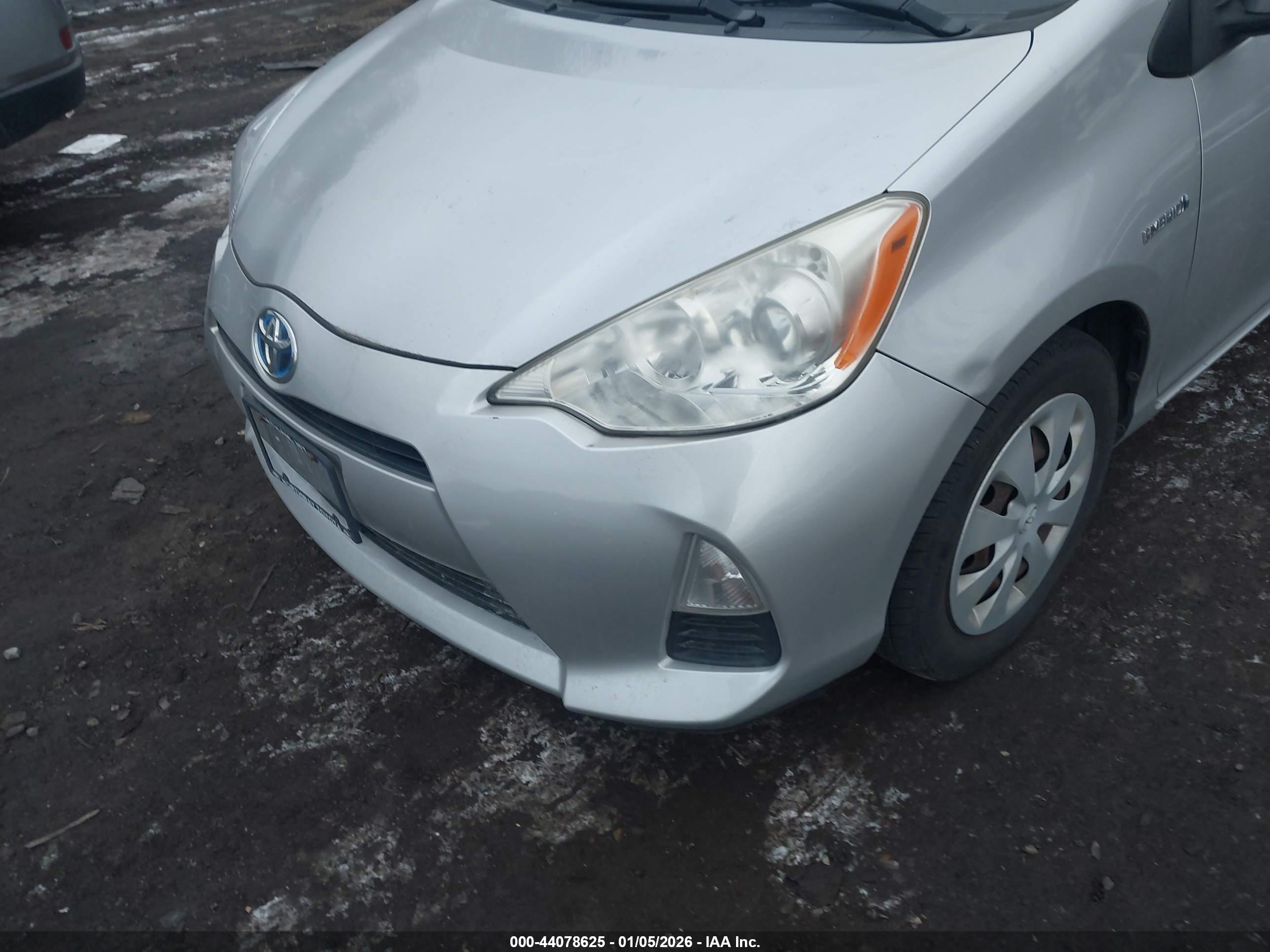 TOYOTA PRIUS image 6