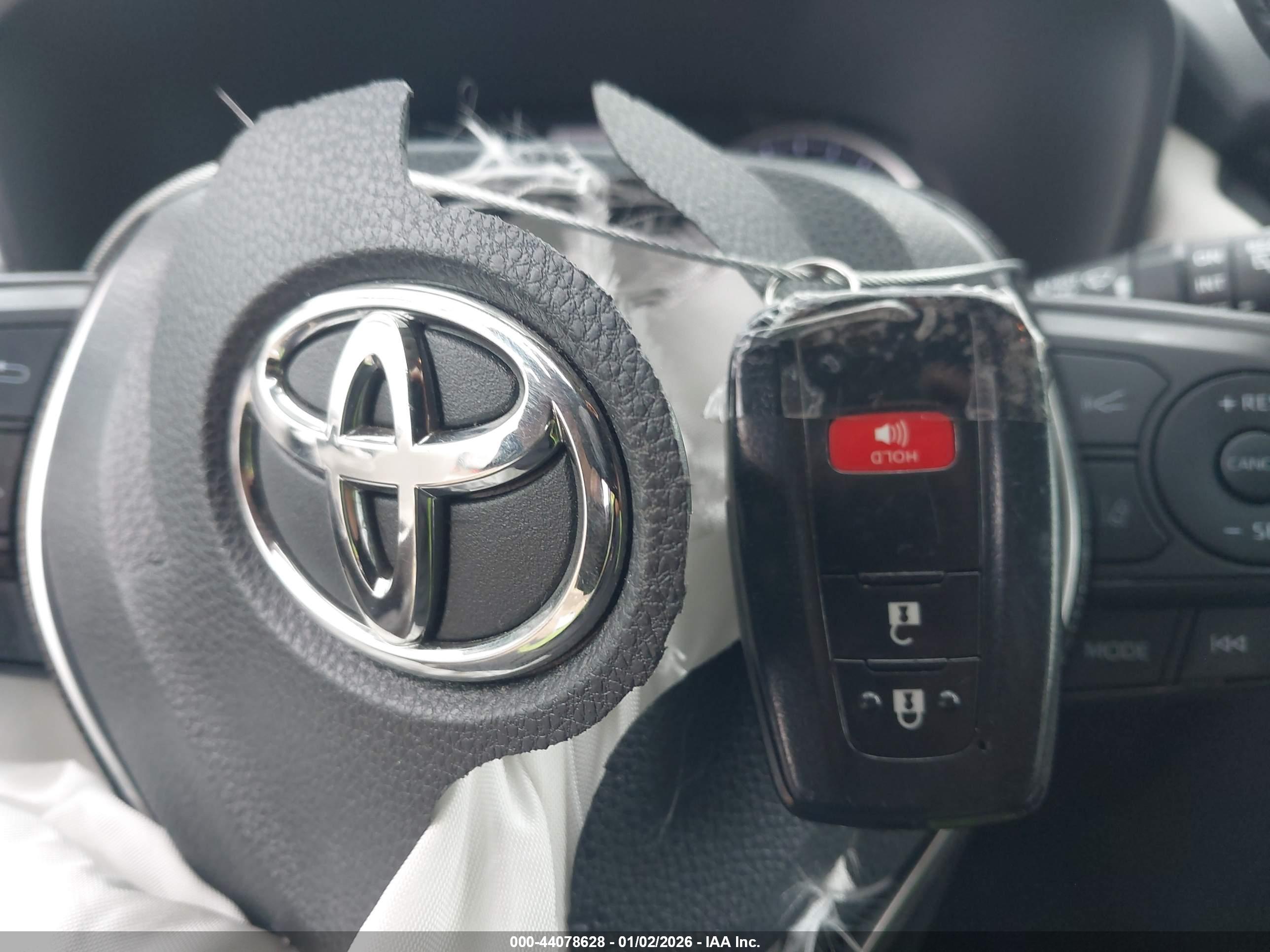 TOYOTA RAV4 image 11