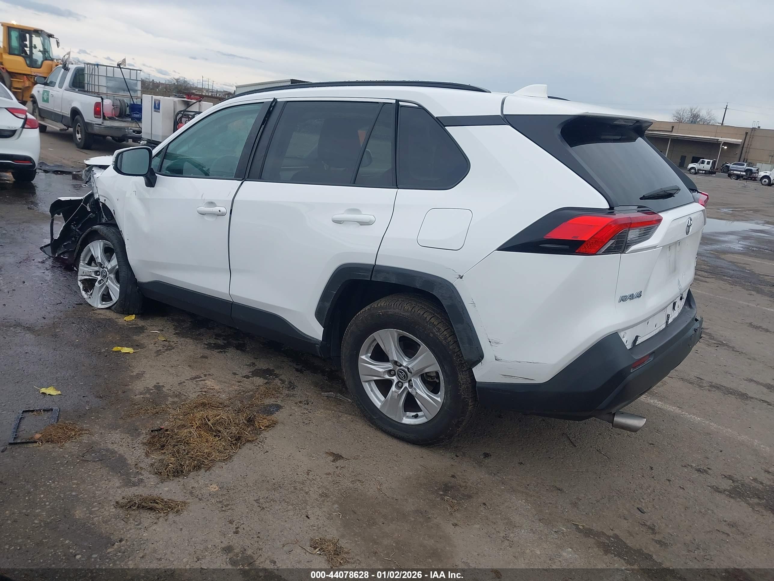 TOYOTA RAV4 image 3