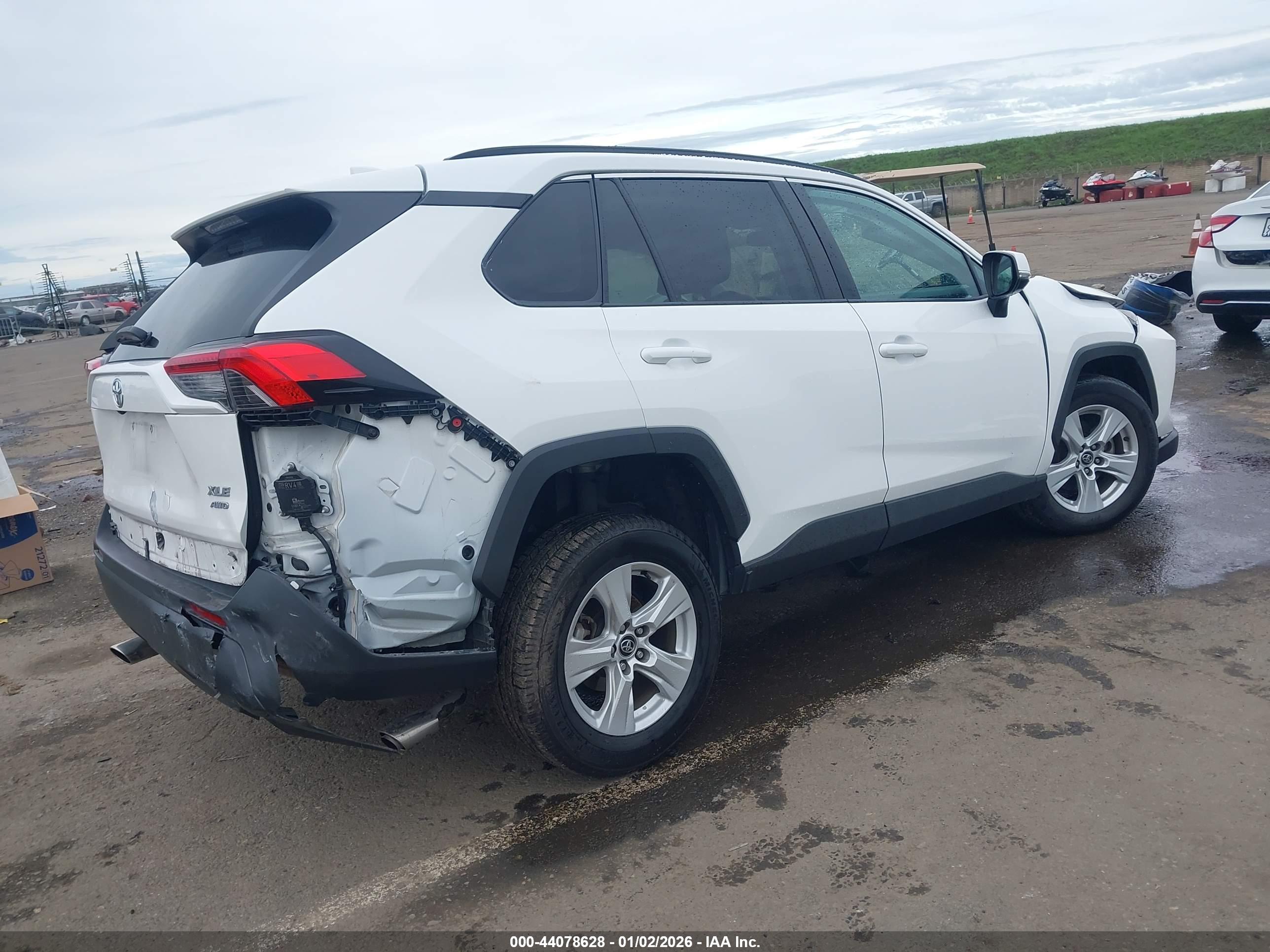 TOYOTA RAV4 image 4